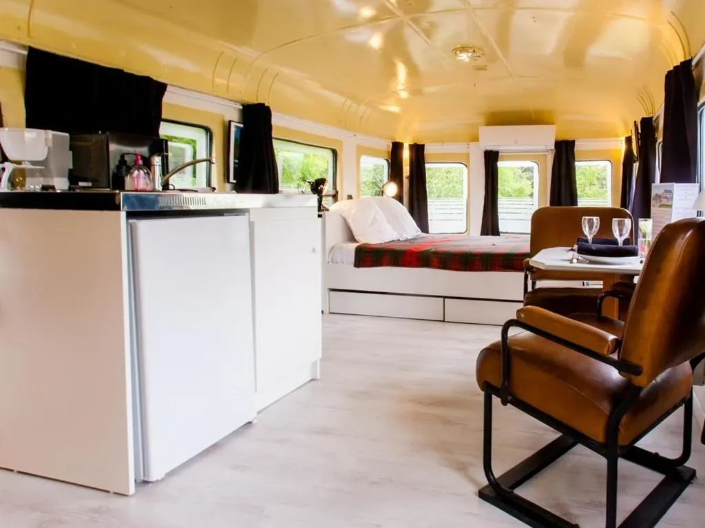 Bedroom in Hébergement Insolite Picasso