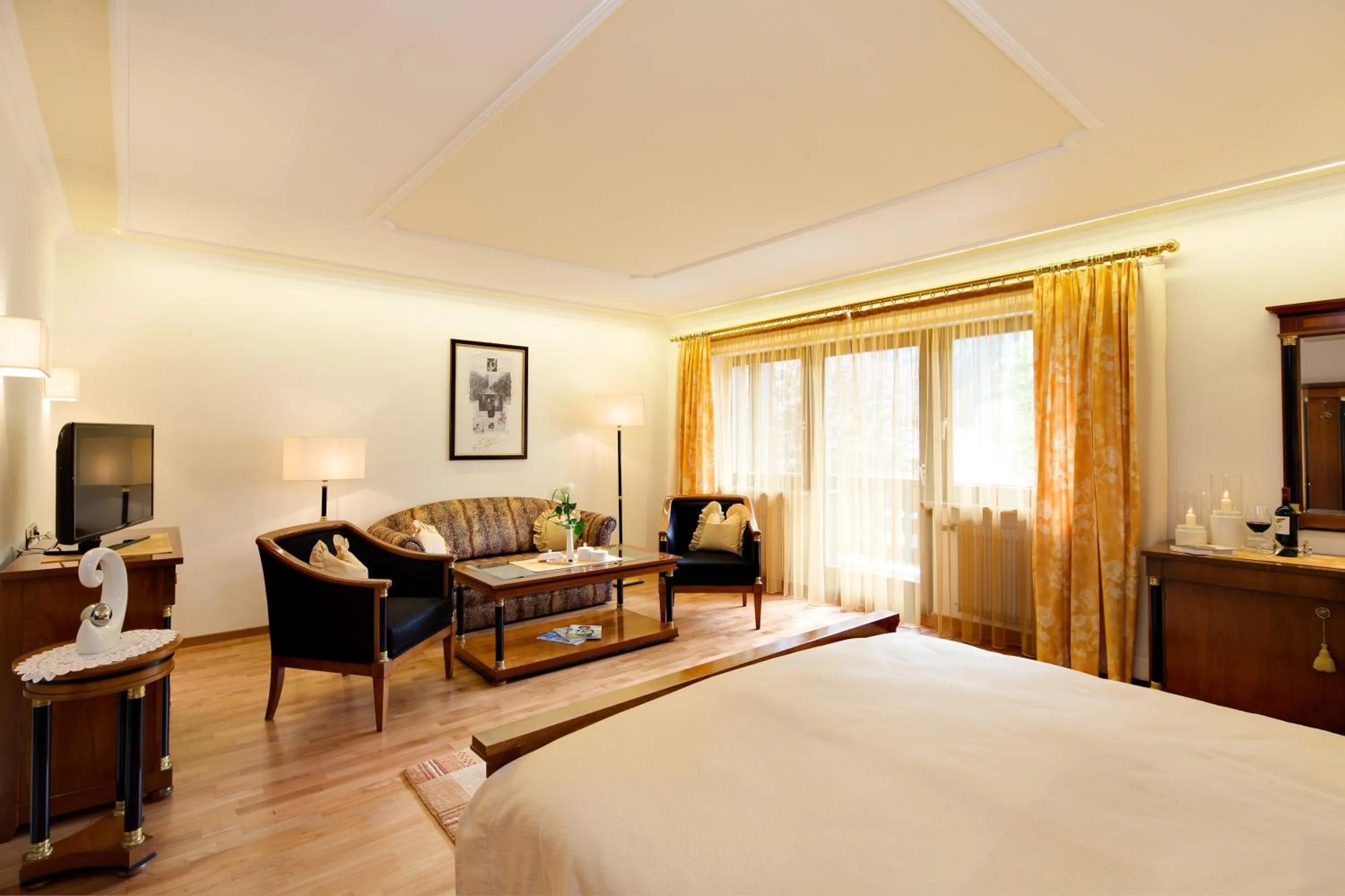 Seating area, Bed in Romantik Hotel & Restaurant Stafler