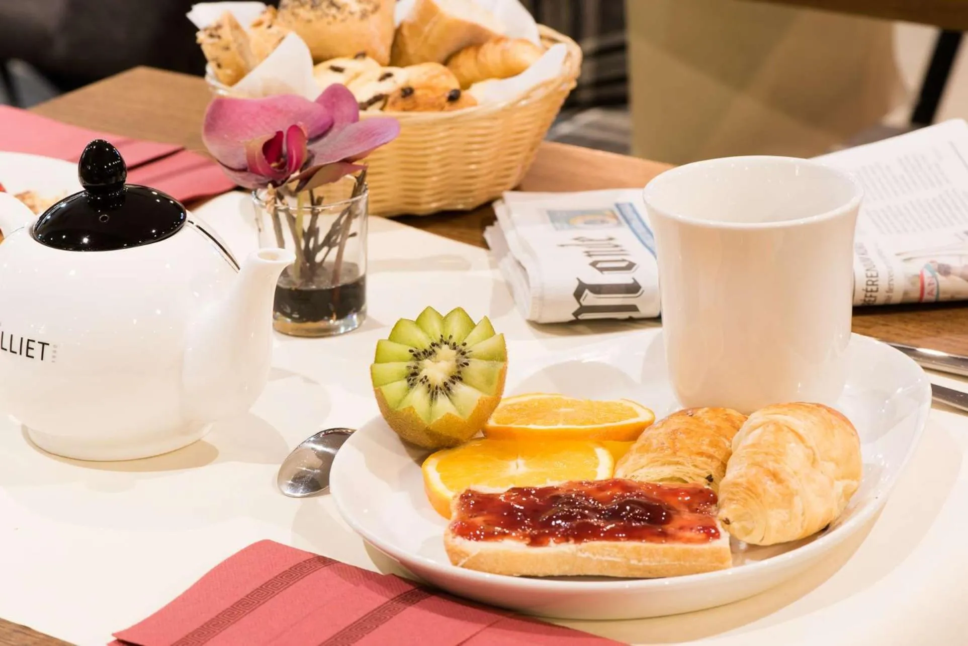 Food and drinks in Le Lodge Brit Hotel Strasbourg Zenith