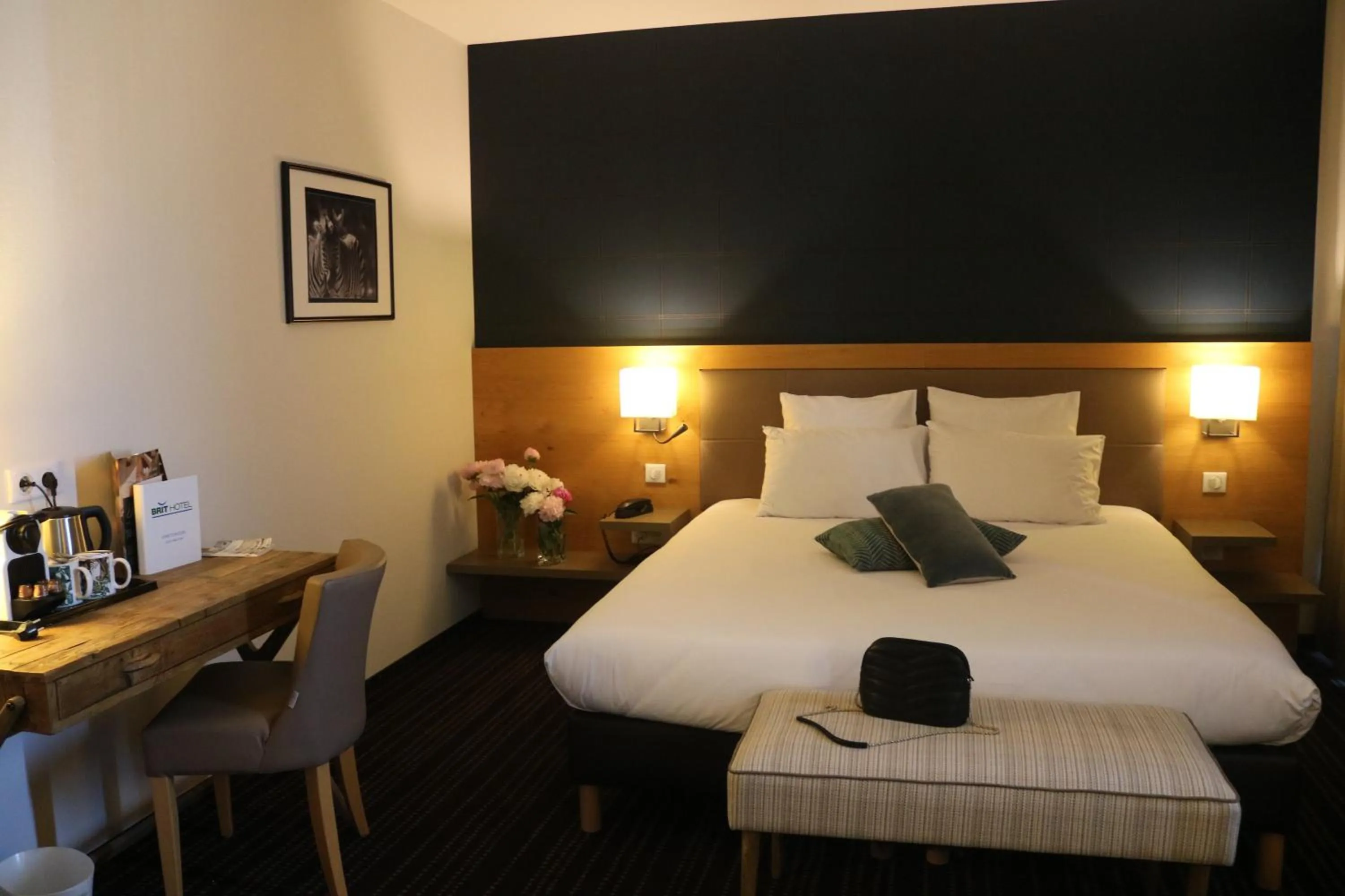 Bedroom, Bed in Le Lodge Brit Hotel Strasbourg Zenith