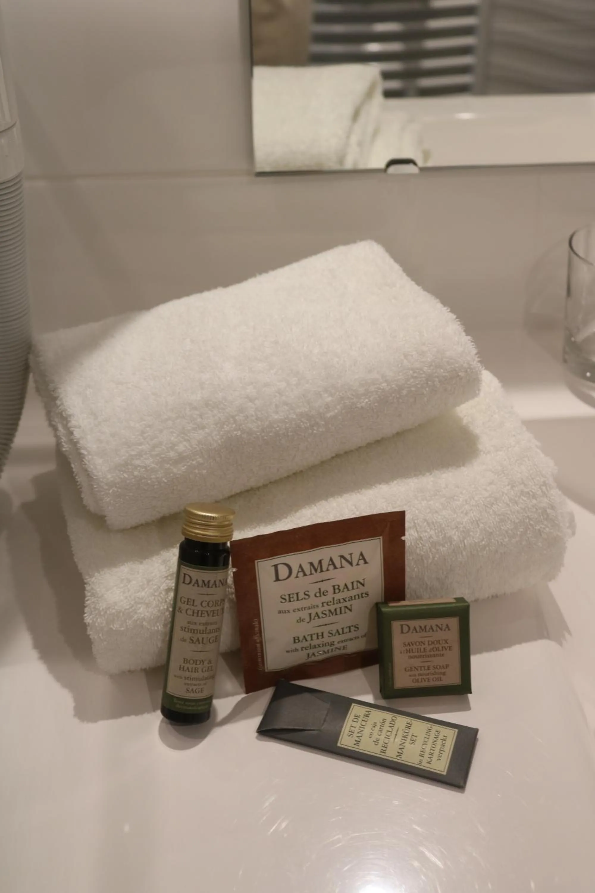 Bathroom in Le Lodge Brit Hotel Strasbourg Zenith