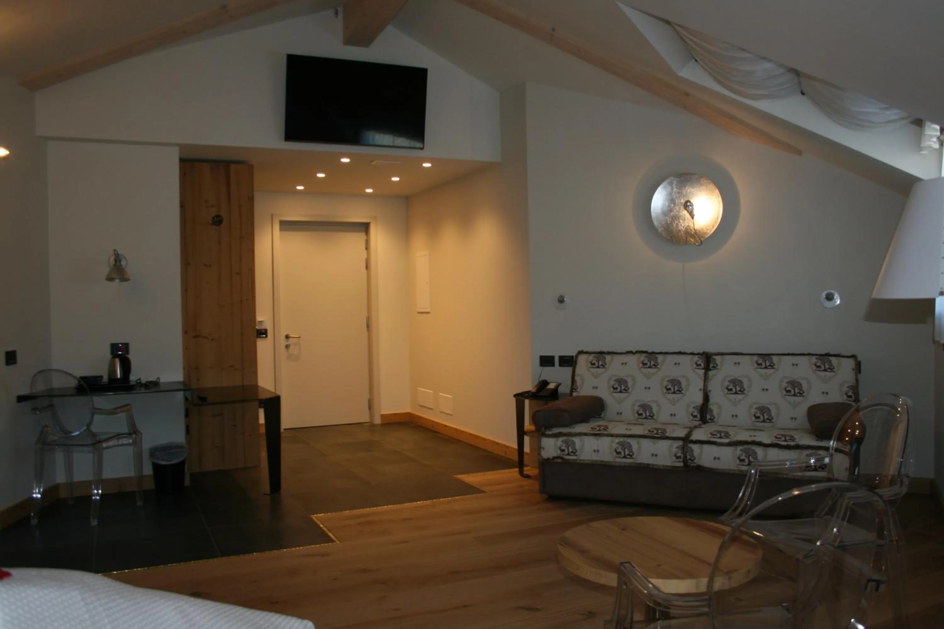 Photo of the whole room in Hotel Orso Grigio