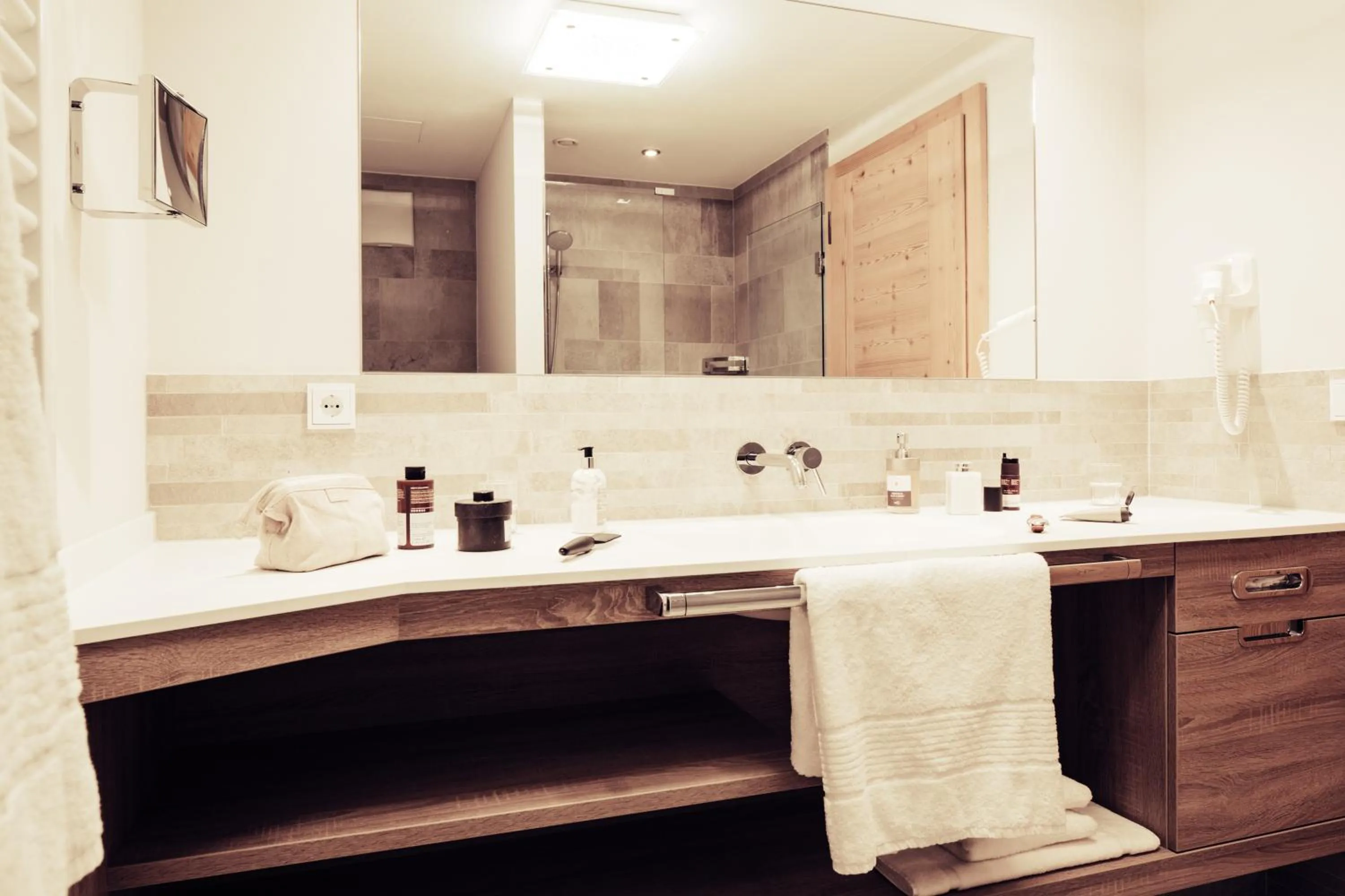 Bathroom in Biohotel Bergzeit