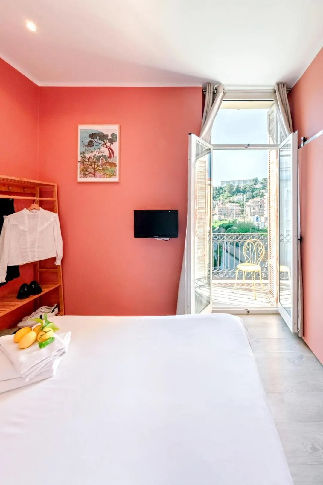 Photo of the whole room, Bed in Hotel Lemon