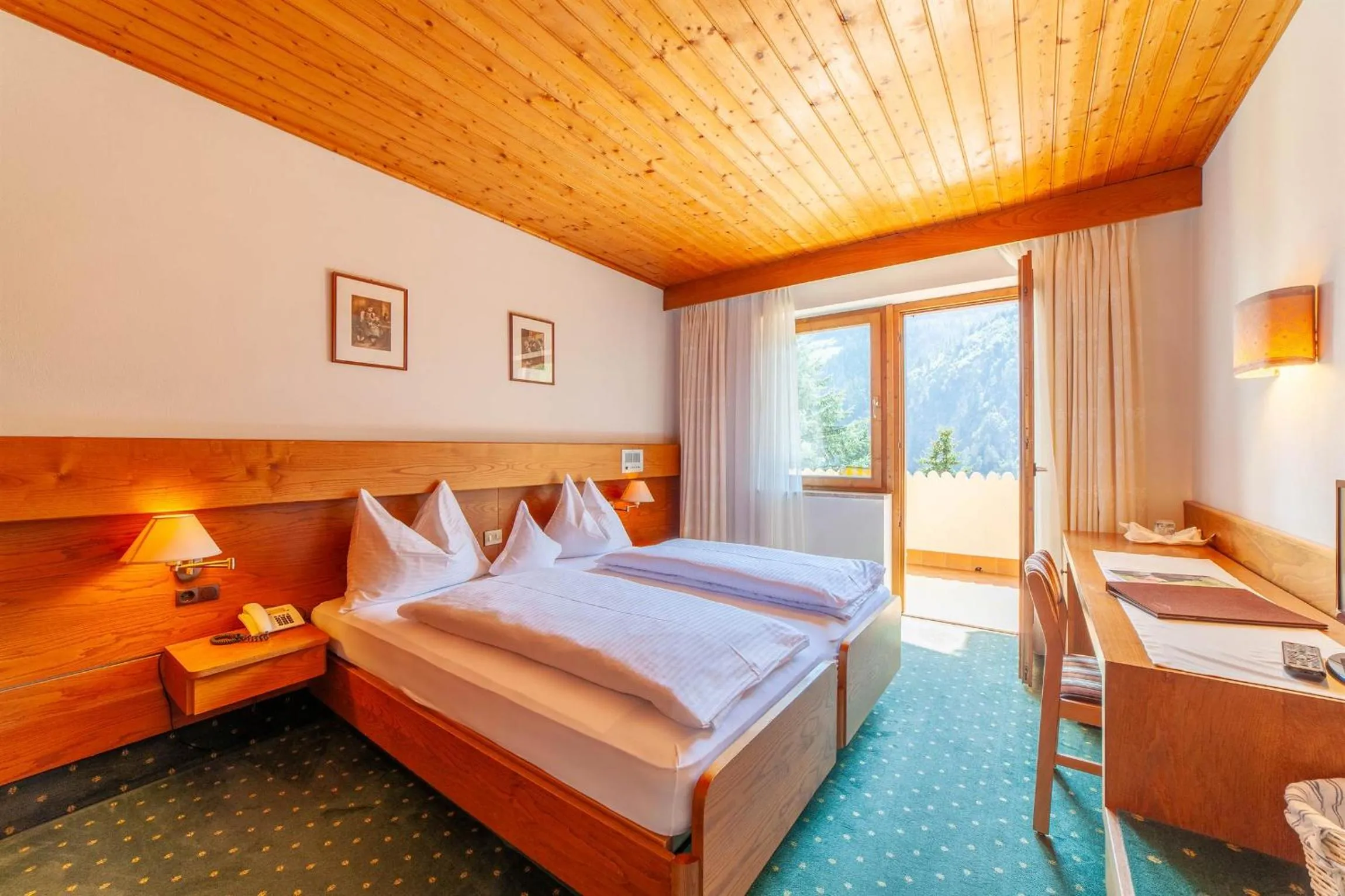 Photo of the whole room, Bed in Hotel St. Pankraz