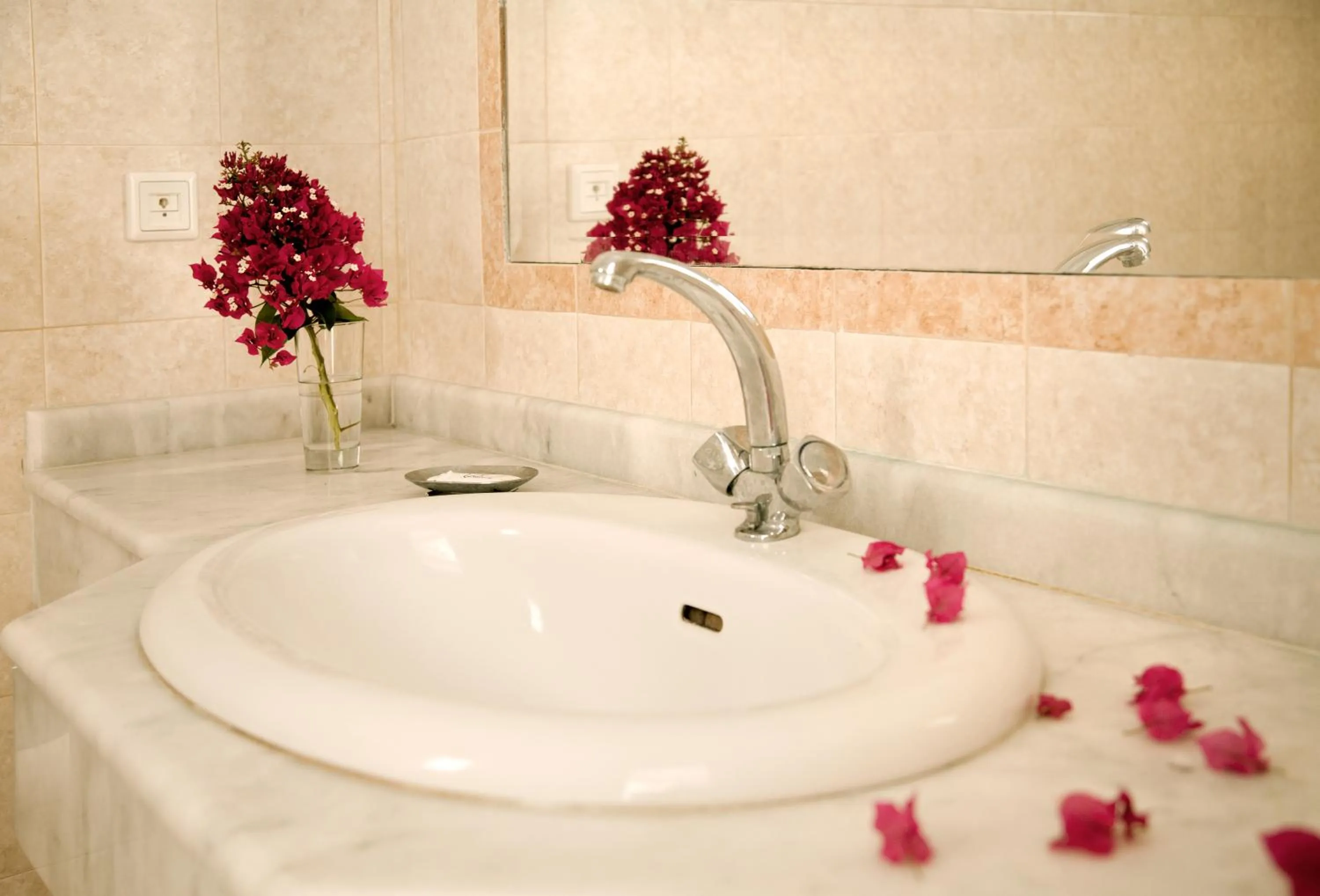 Bathroom in Lambis Studios & Apartments