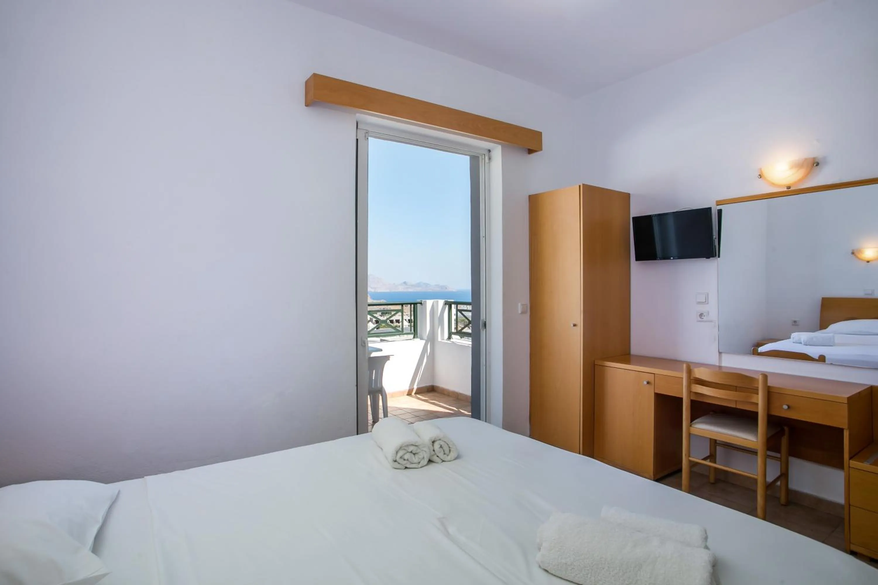 TV and multimedia, Bed in Lambis Studios & Apartments