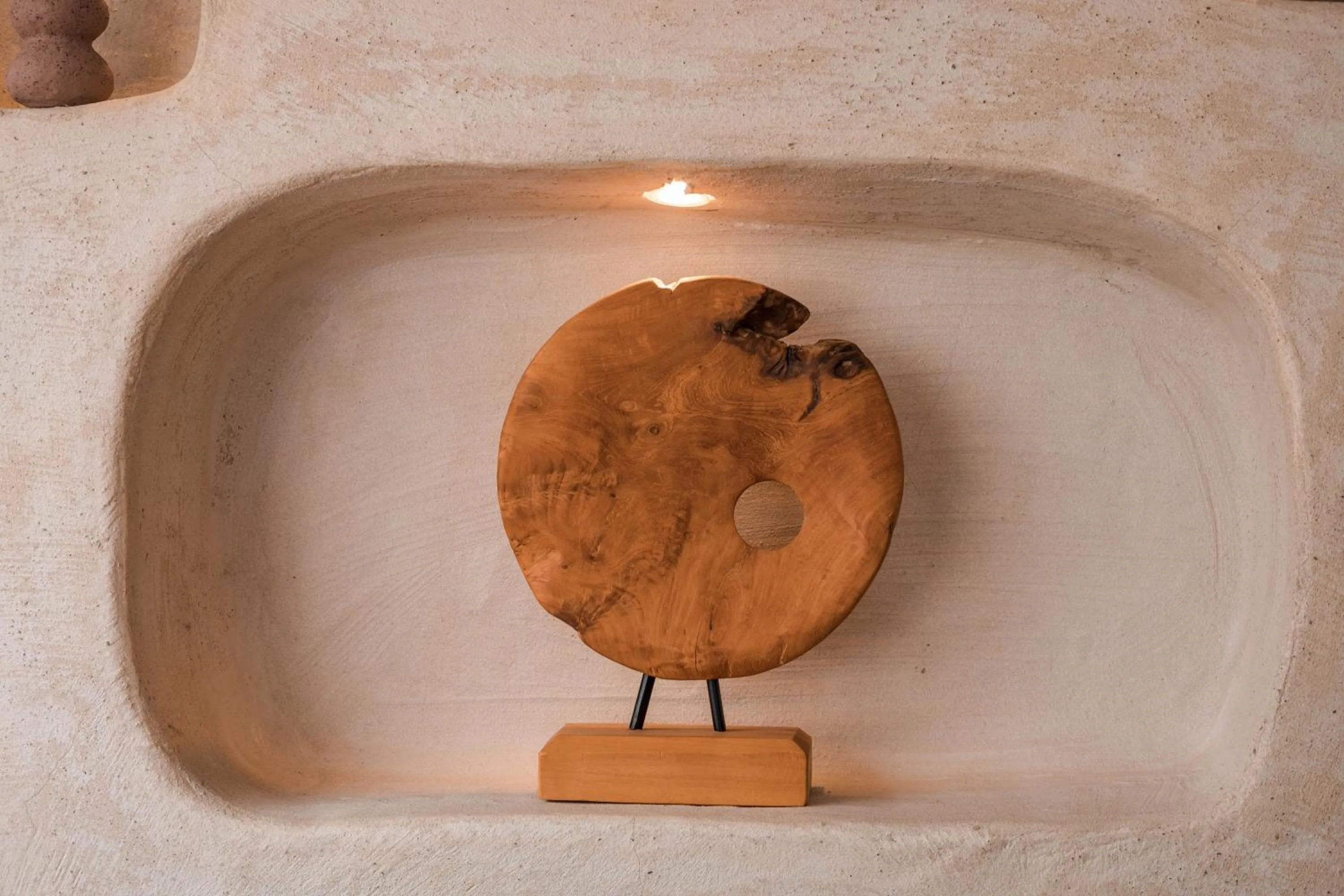 Lambis Studios & Apartments