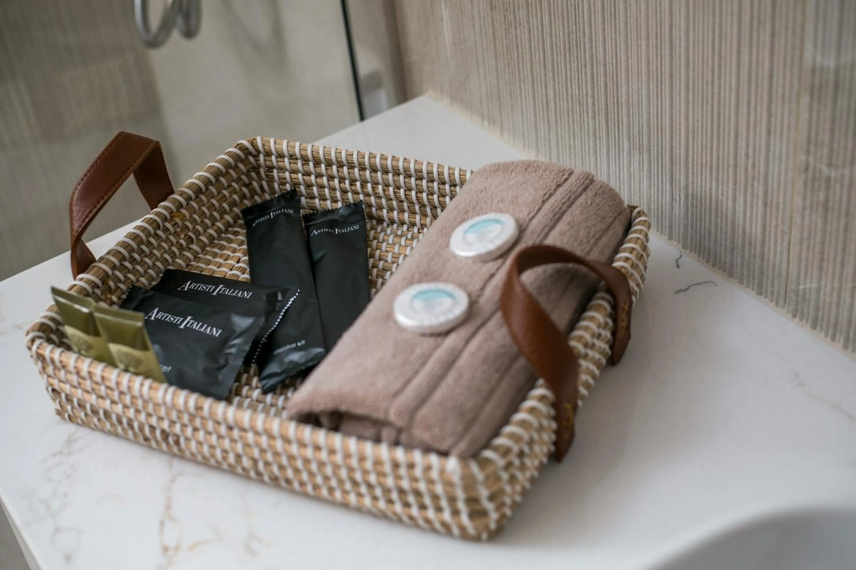 Lambis Studios & Apartments