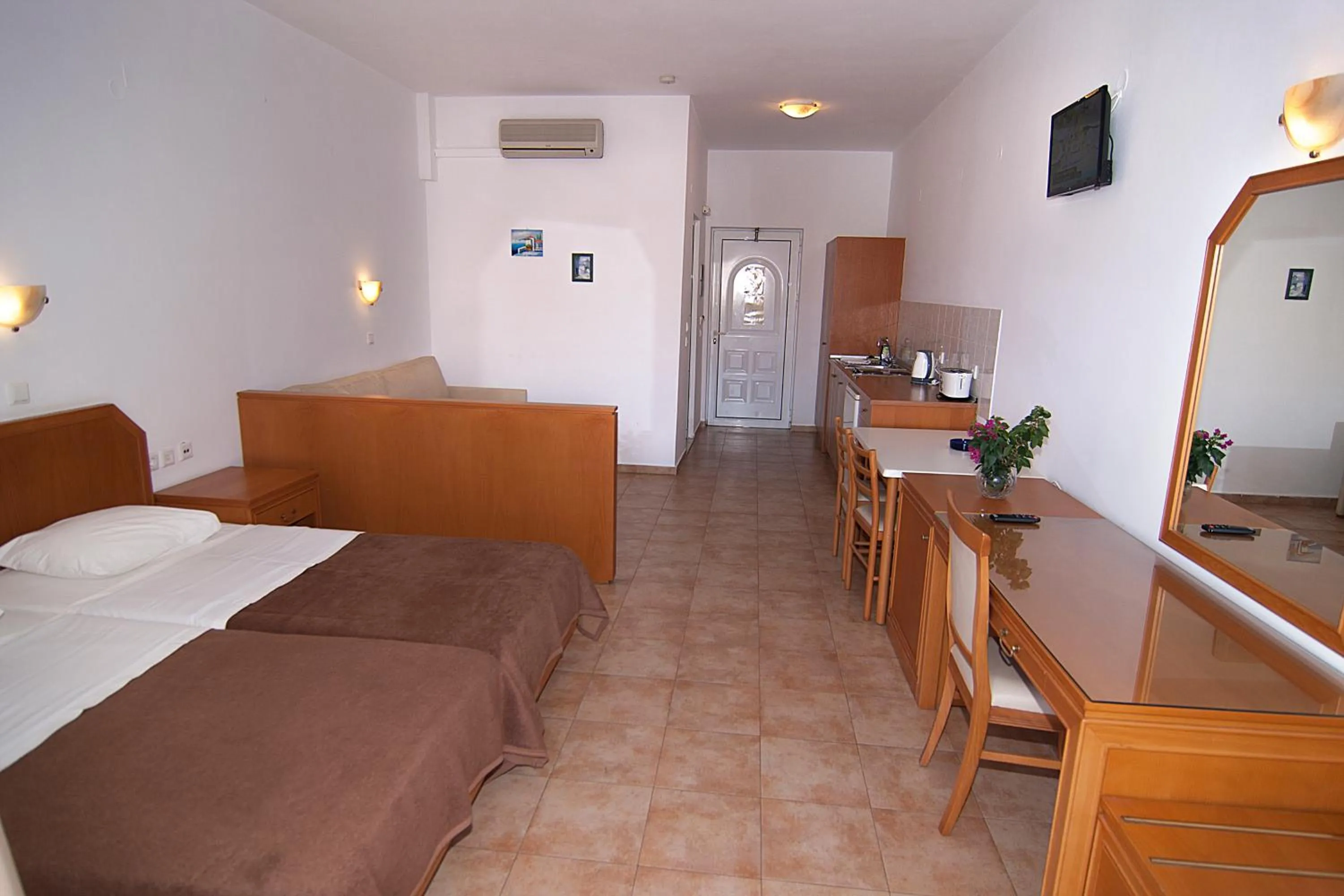 Bed in Lambis Studios & Apartments