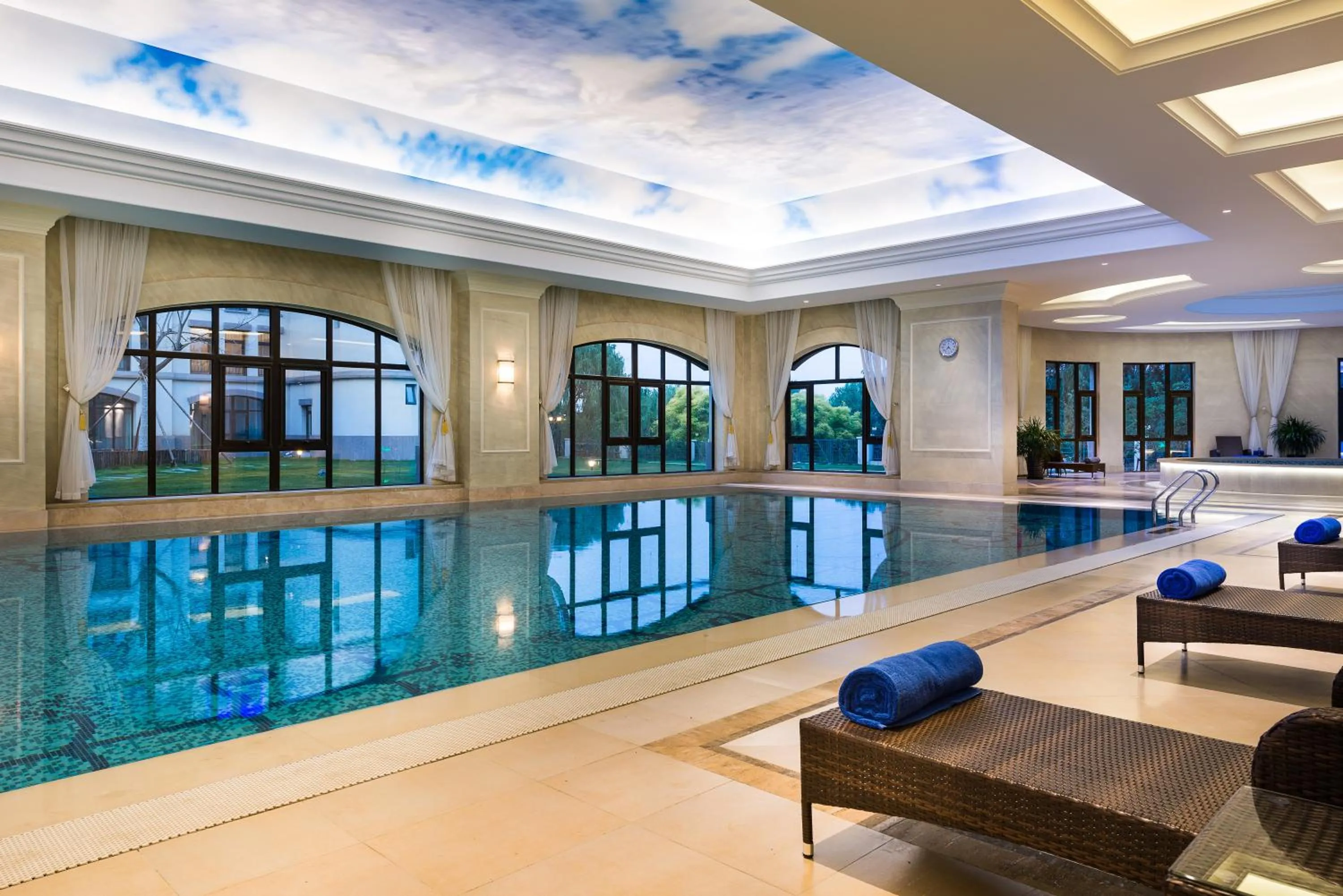 Swimming pool in Pullman Tangshan
