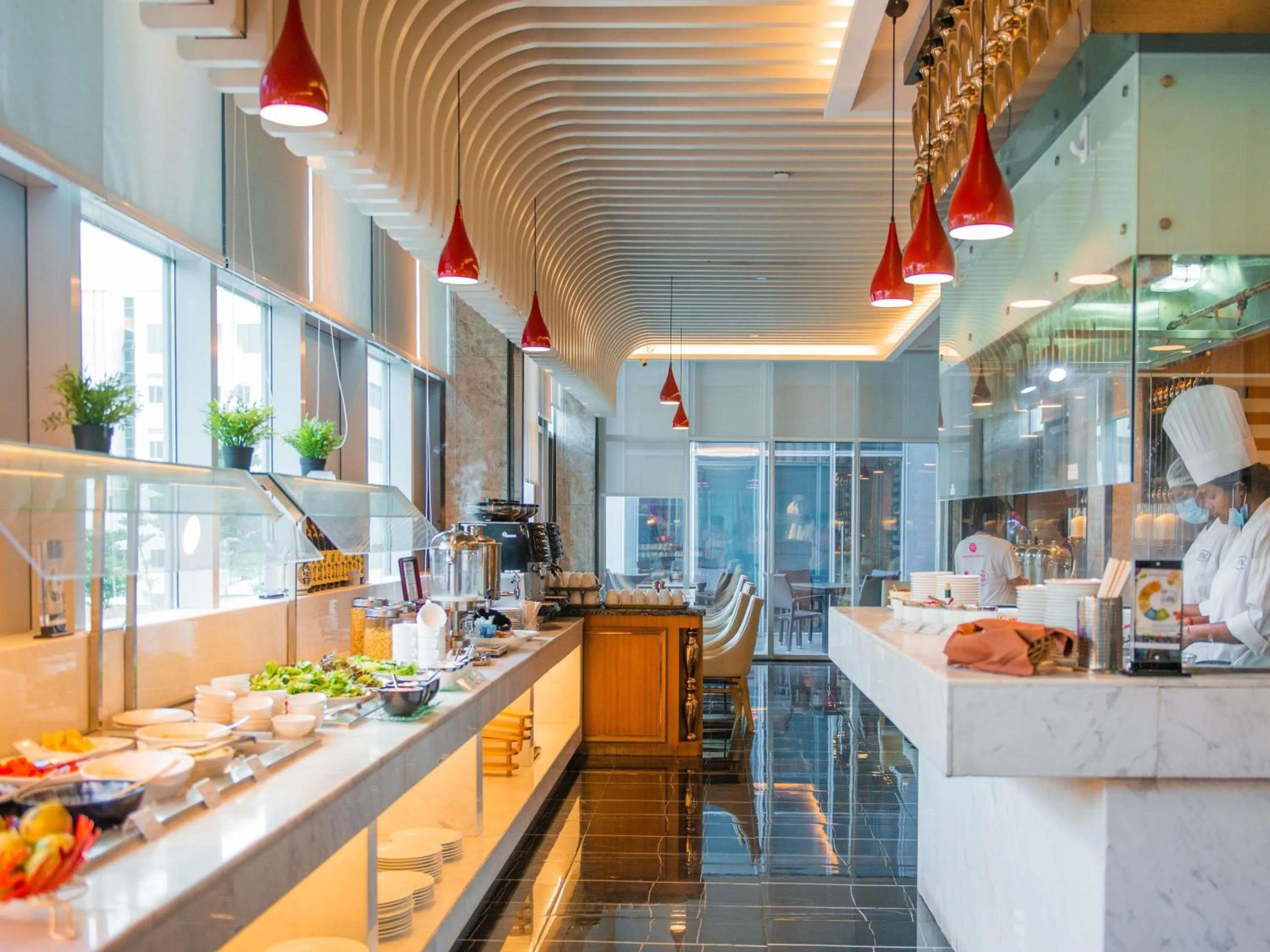 Restaurant/places to eat in Mercure Singapore Bugis