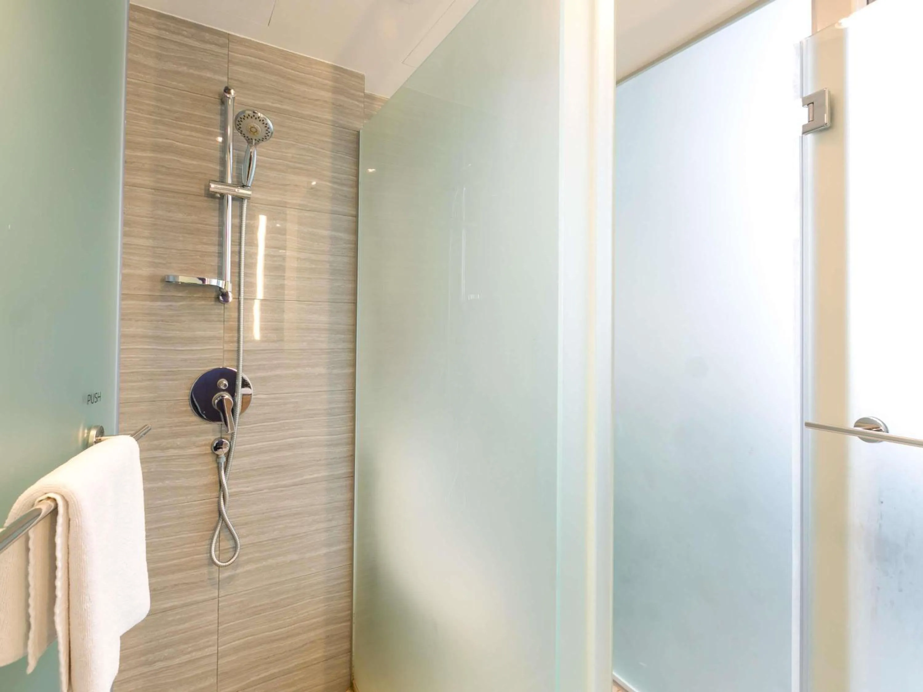 Bedroom in Mercure Singapore Bugis