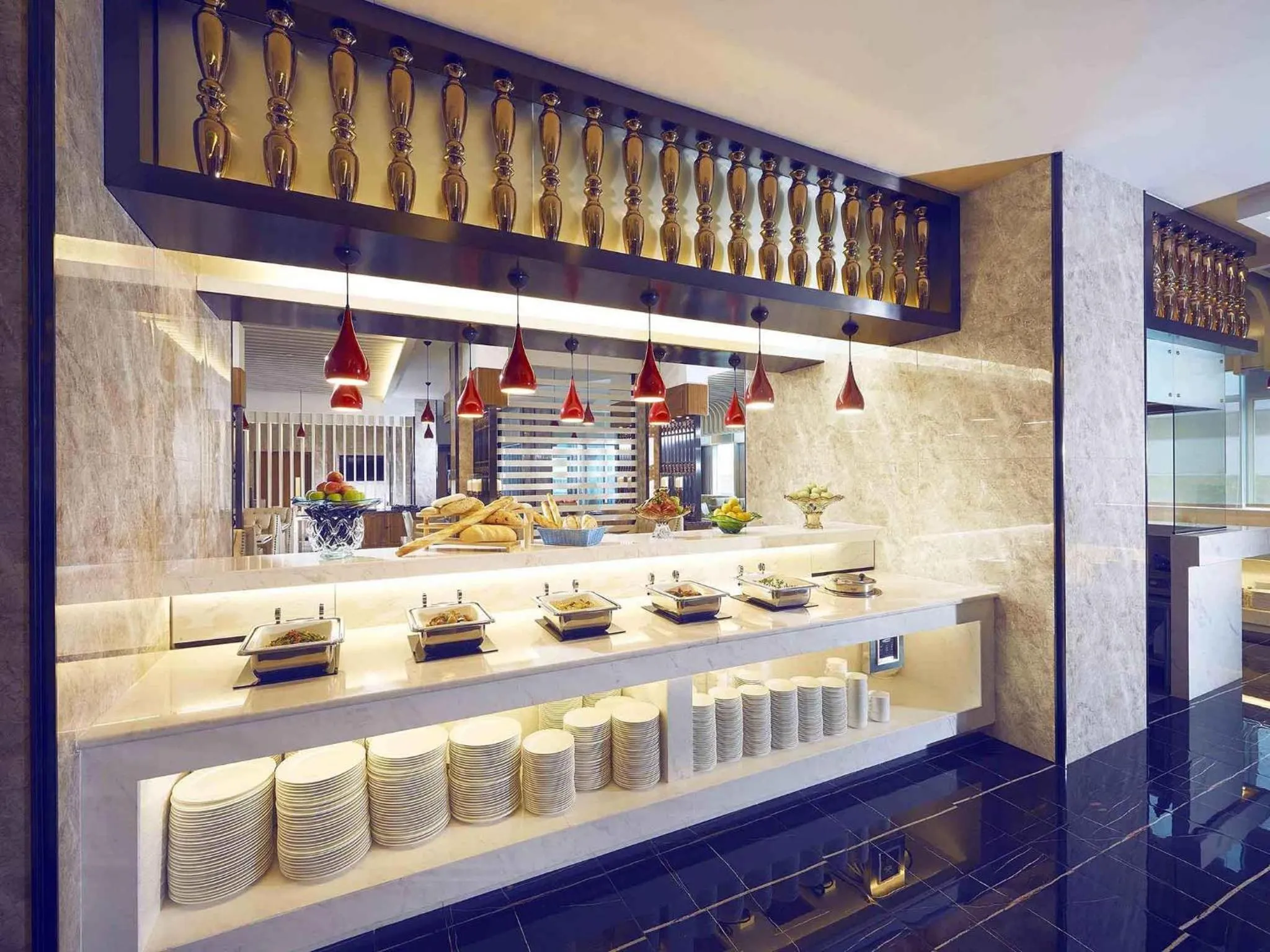 Restaurant/places to eat in Mercure Singapore Bugis