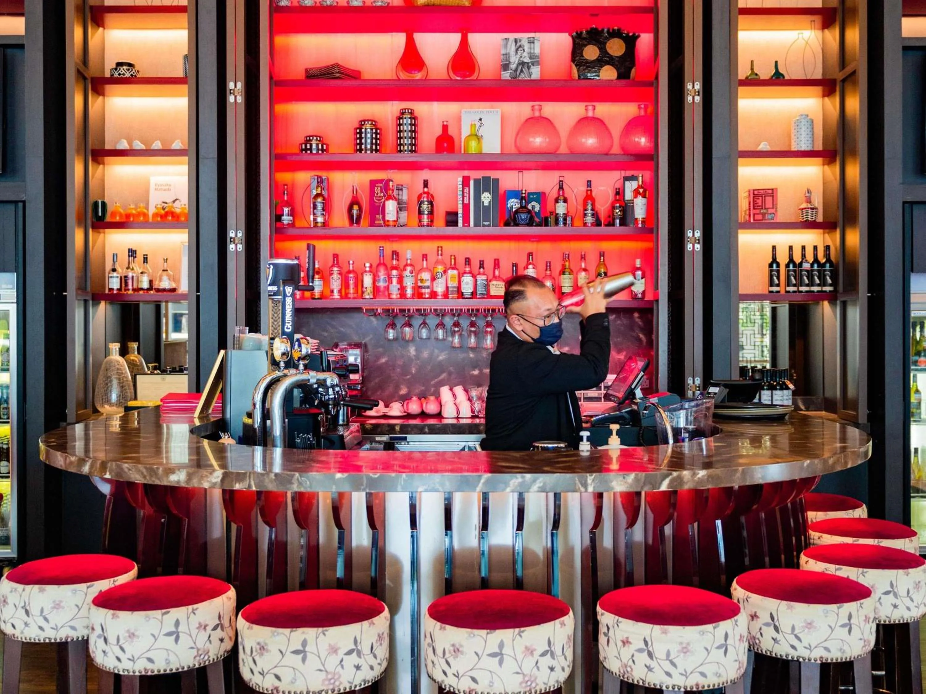 Lounge or bar in Mercure Singapore Bugis