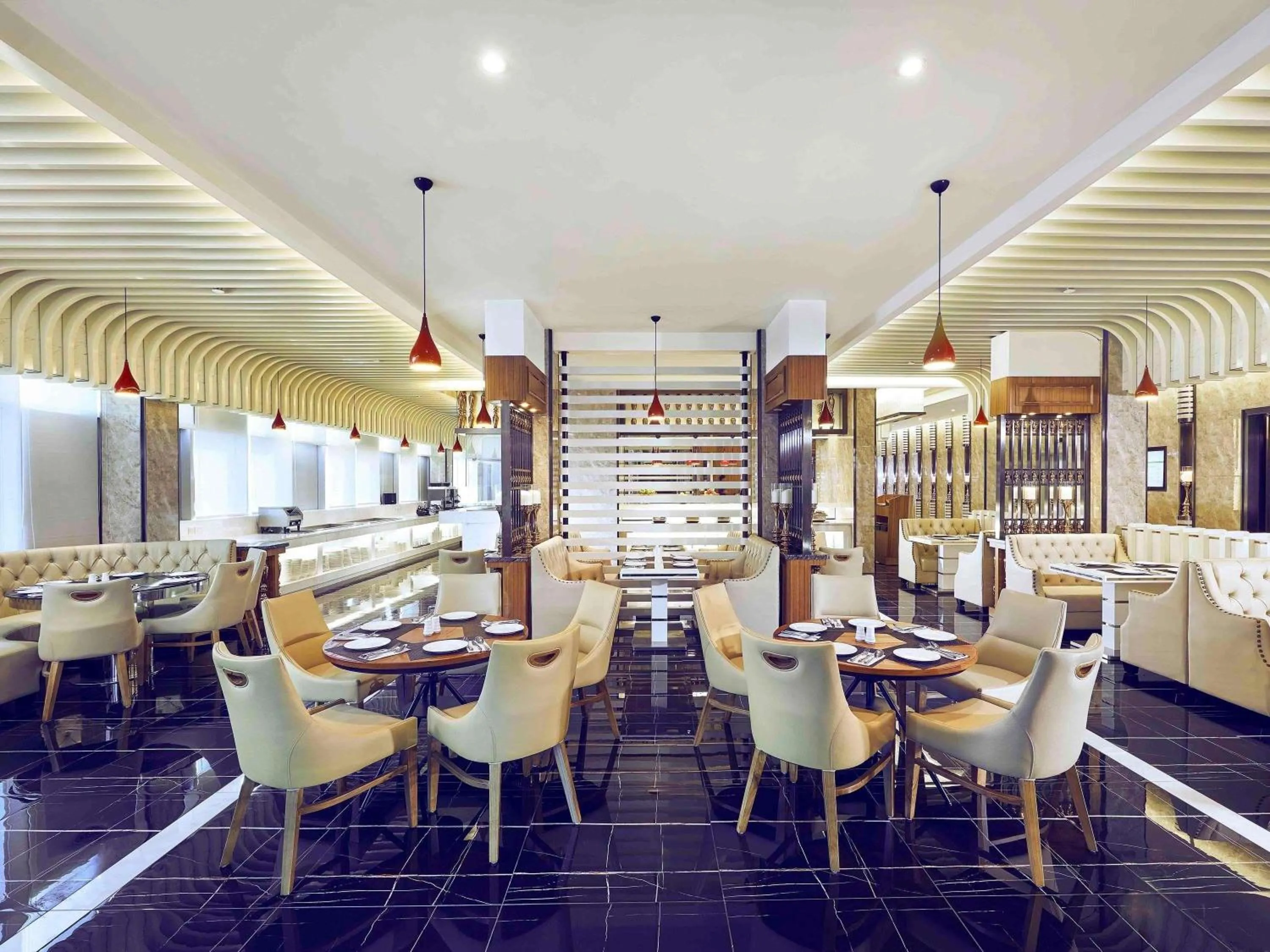 Restaurant/places to eat in Mercure Singapore Bugis