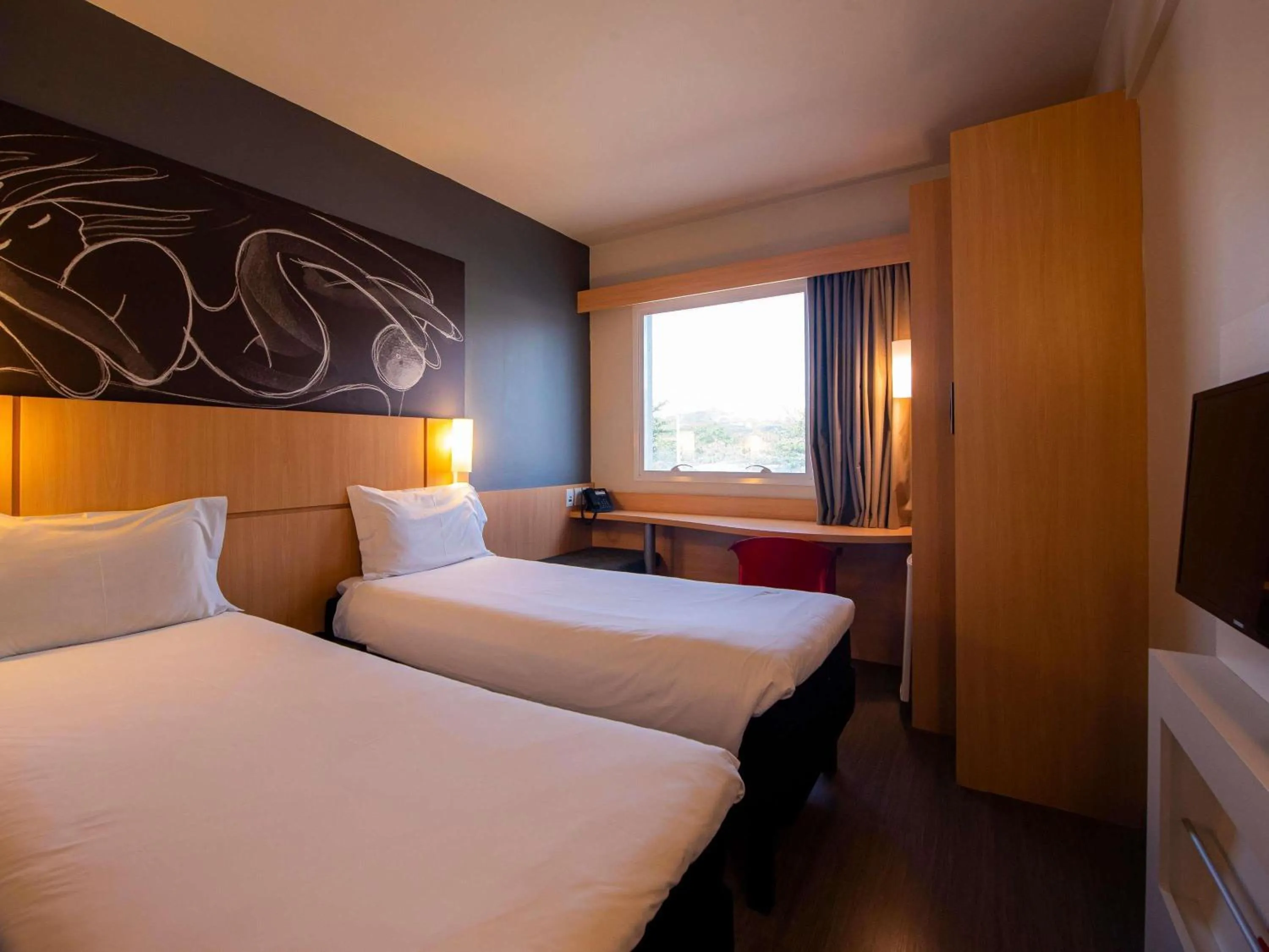 Bedroom, Bed in Ibis Guaratingueta Aparecida - Circuito da Fé