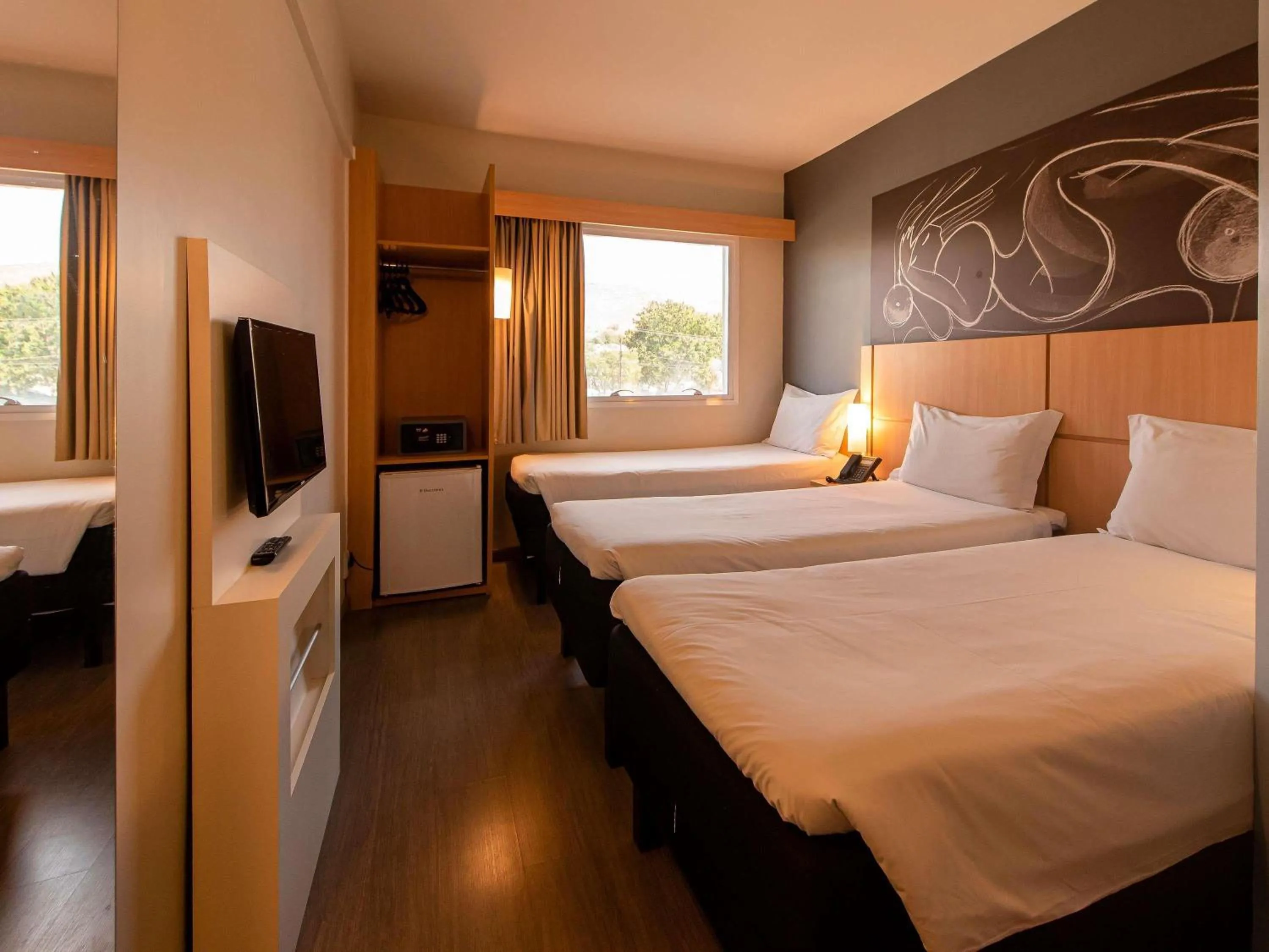 Bedroom, Bed in Ibis Guaratingueta Aparecida - Circuito da Fé