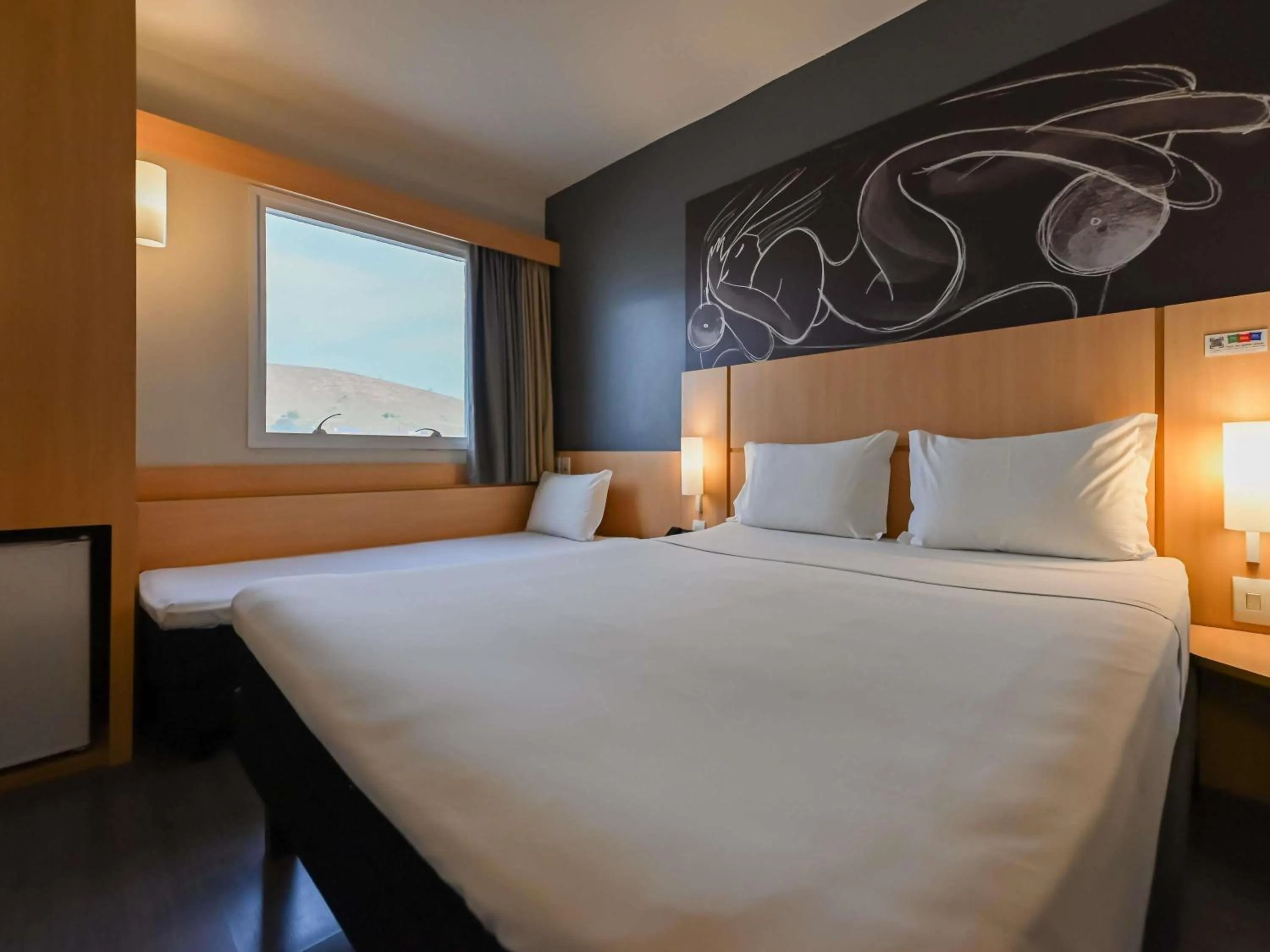 Bedroom, Bed in Ibis Guaratingueta Aparecida - Circuito da Fé