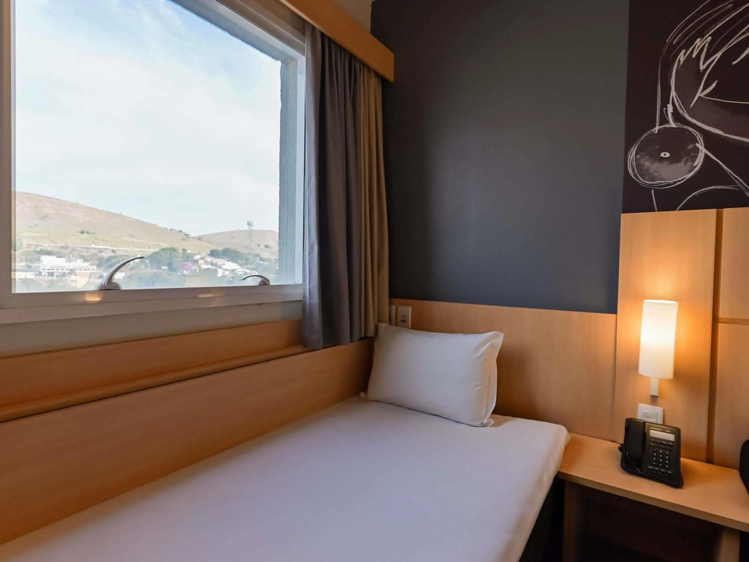 Bedroom, Bed in Ibis Guaratingueta Aparecida - Circuito da Fé