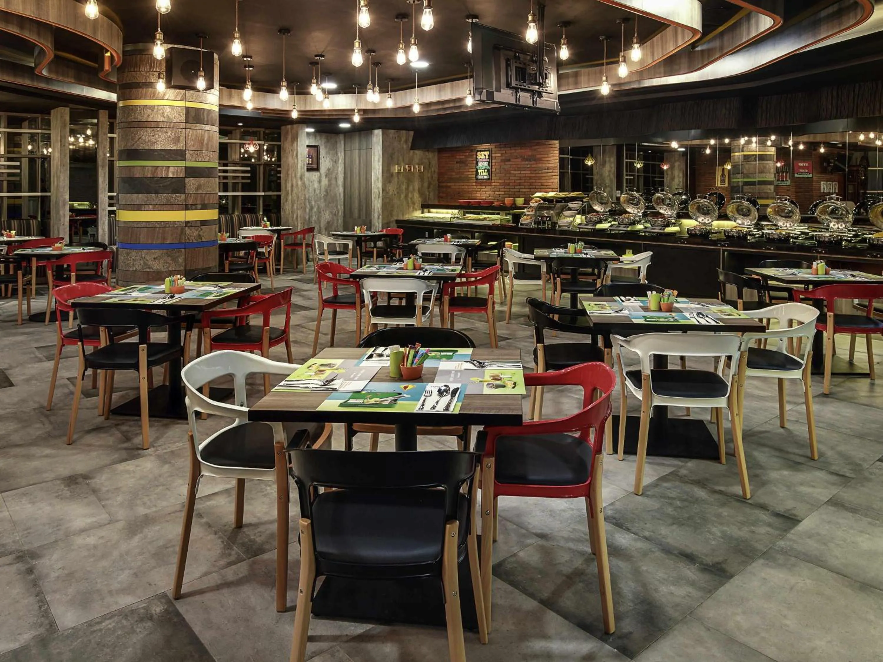 Restaurant/places to eat in Ibis Styles Makassar Sam Ratulangi