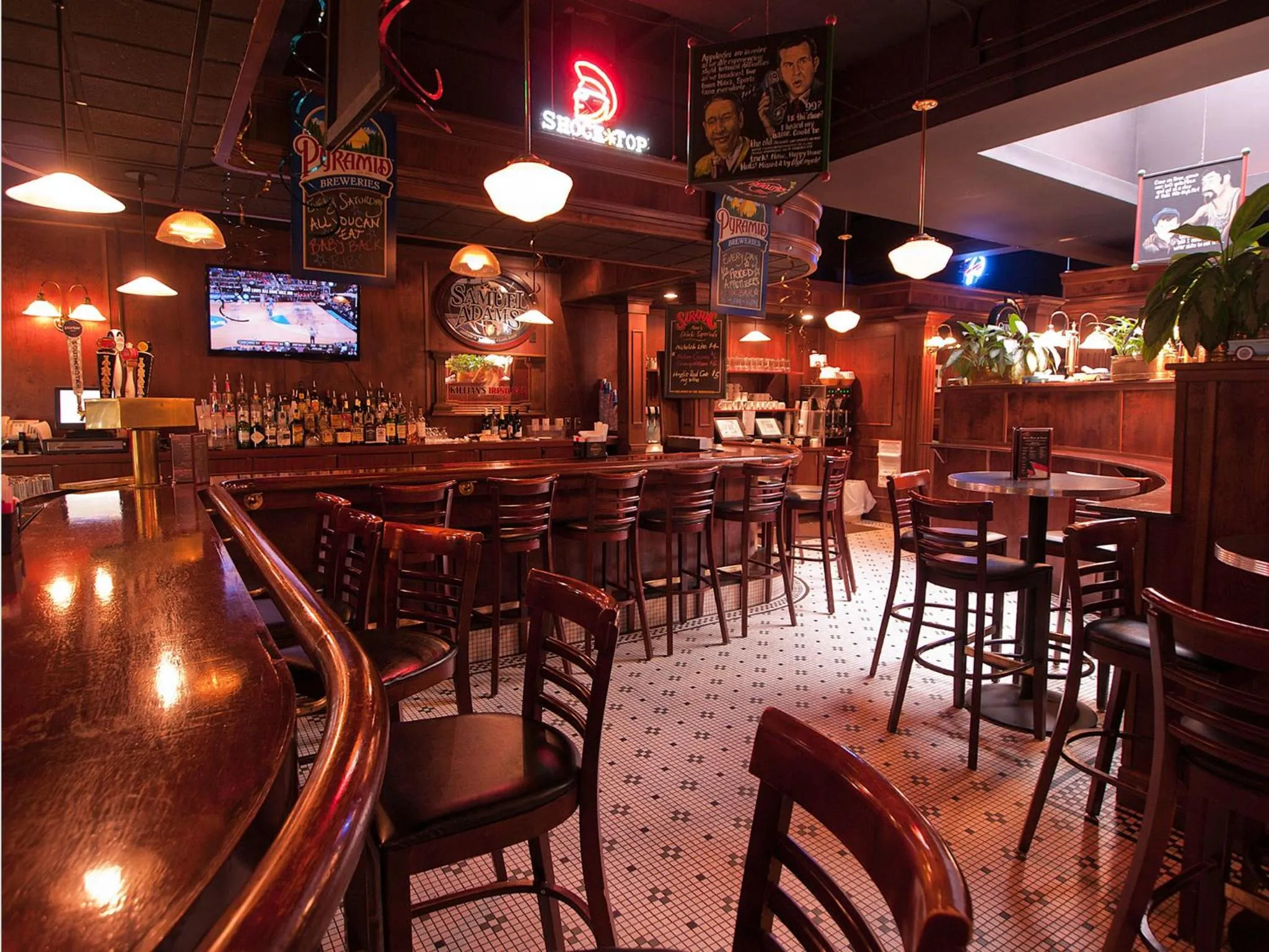 Restaurant/places to eat in Hotel Ithaca