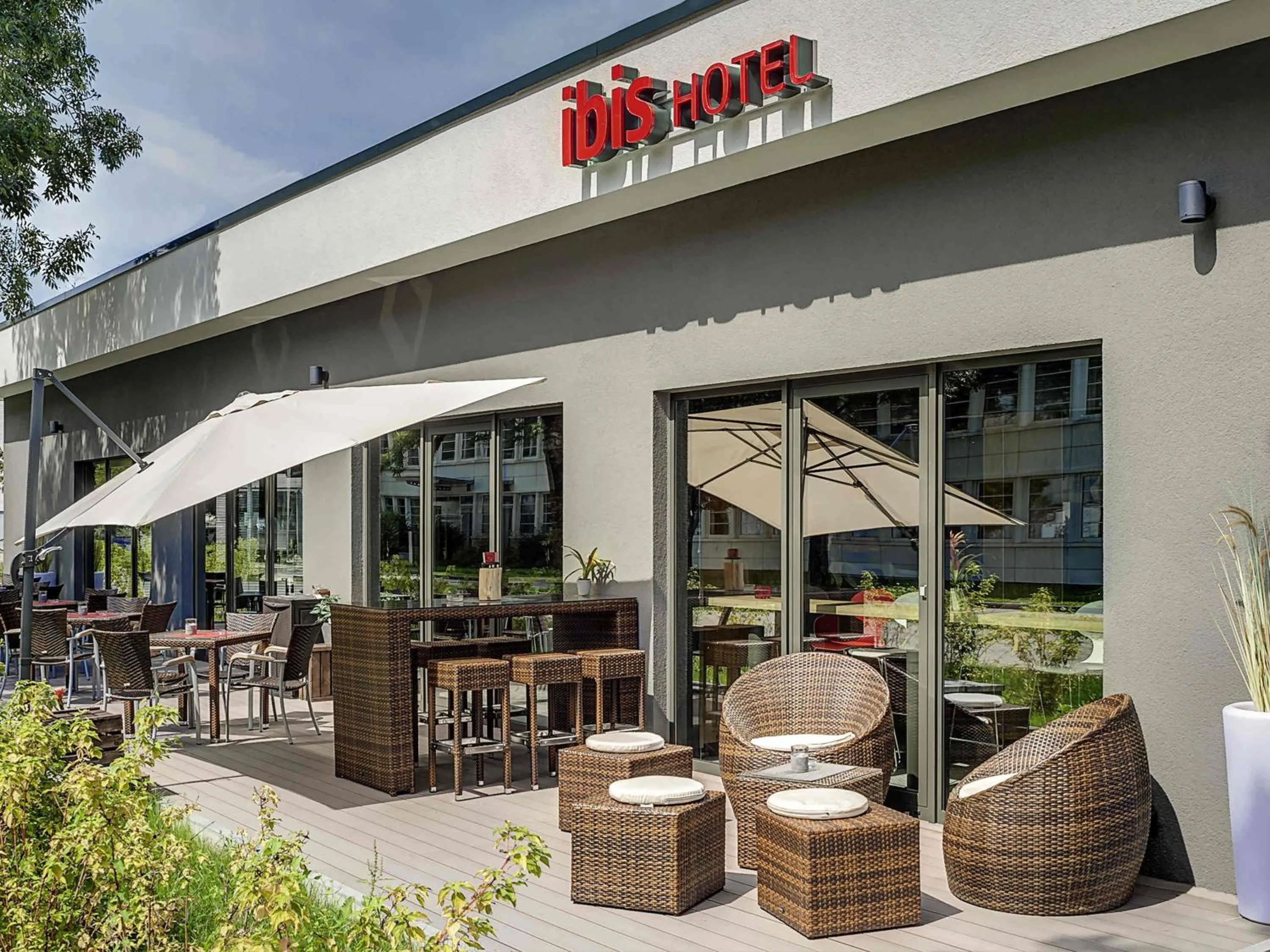 Restaurant/places to eat in Ibis München Airport Süd