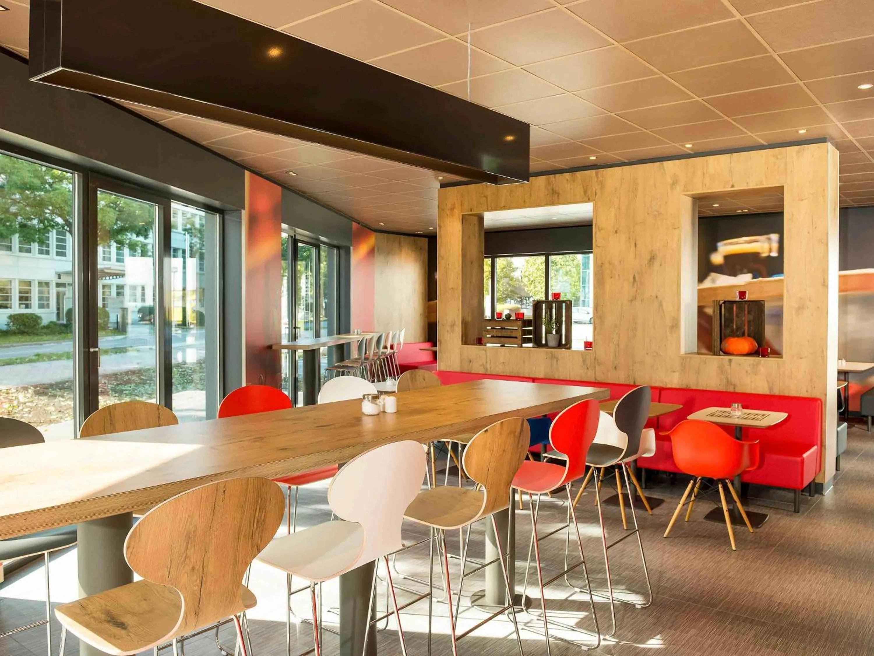 Restaurant/places to eat in Ibis München Airport Süd