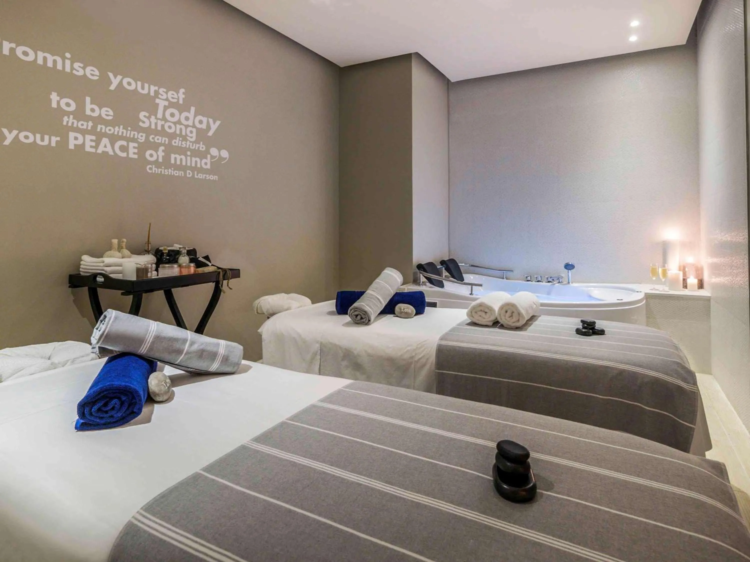 Property building, Bed in David Tower Hotel Netanya by Prima Hotels - 16 years Plus