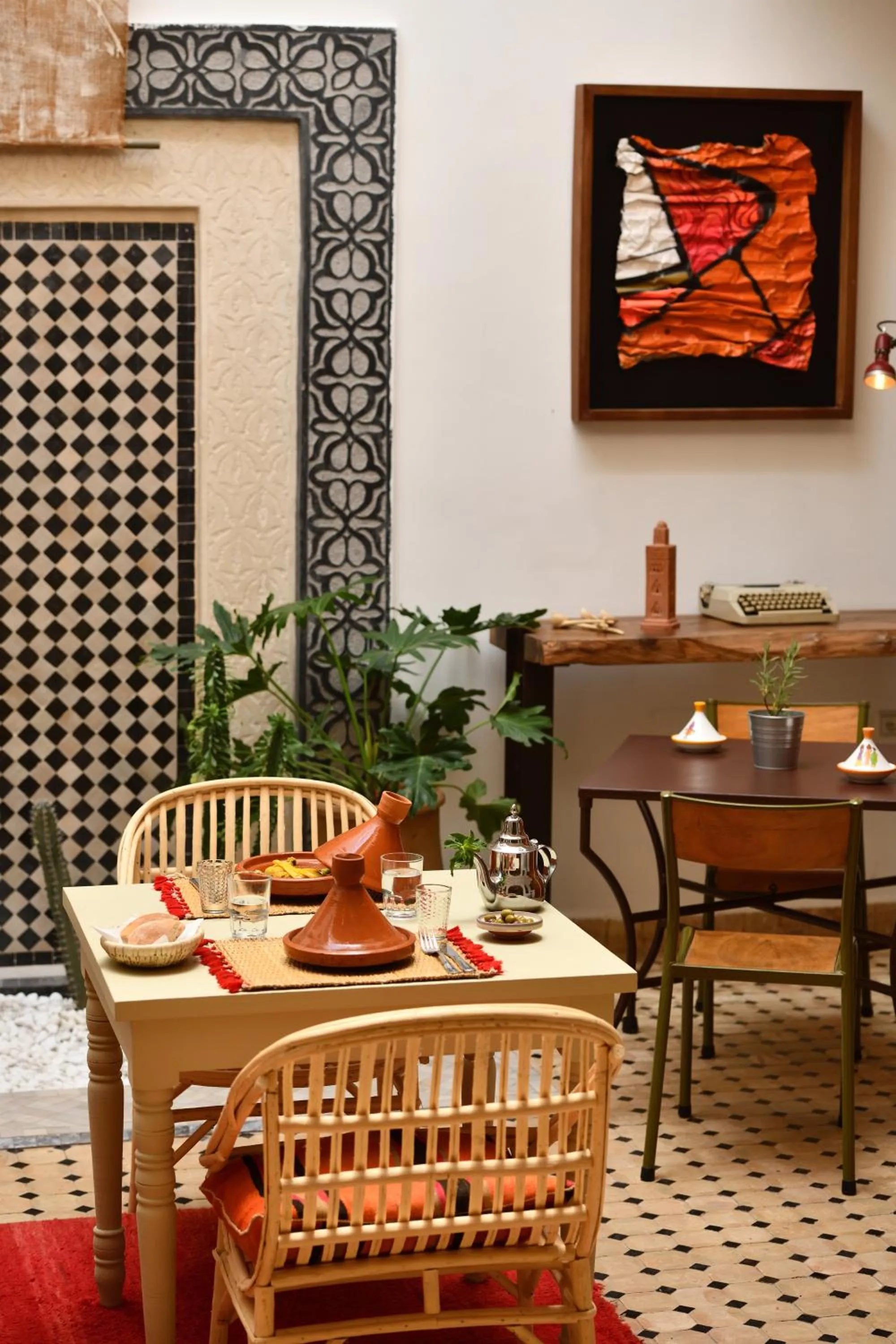 Restaurant/places to eat in Riad Lamzia