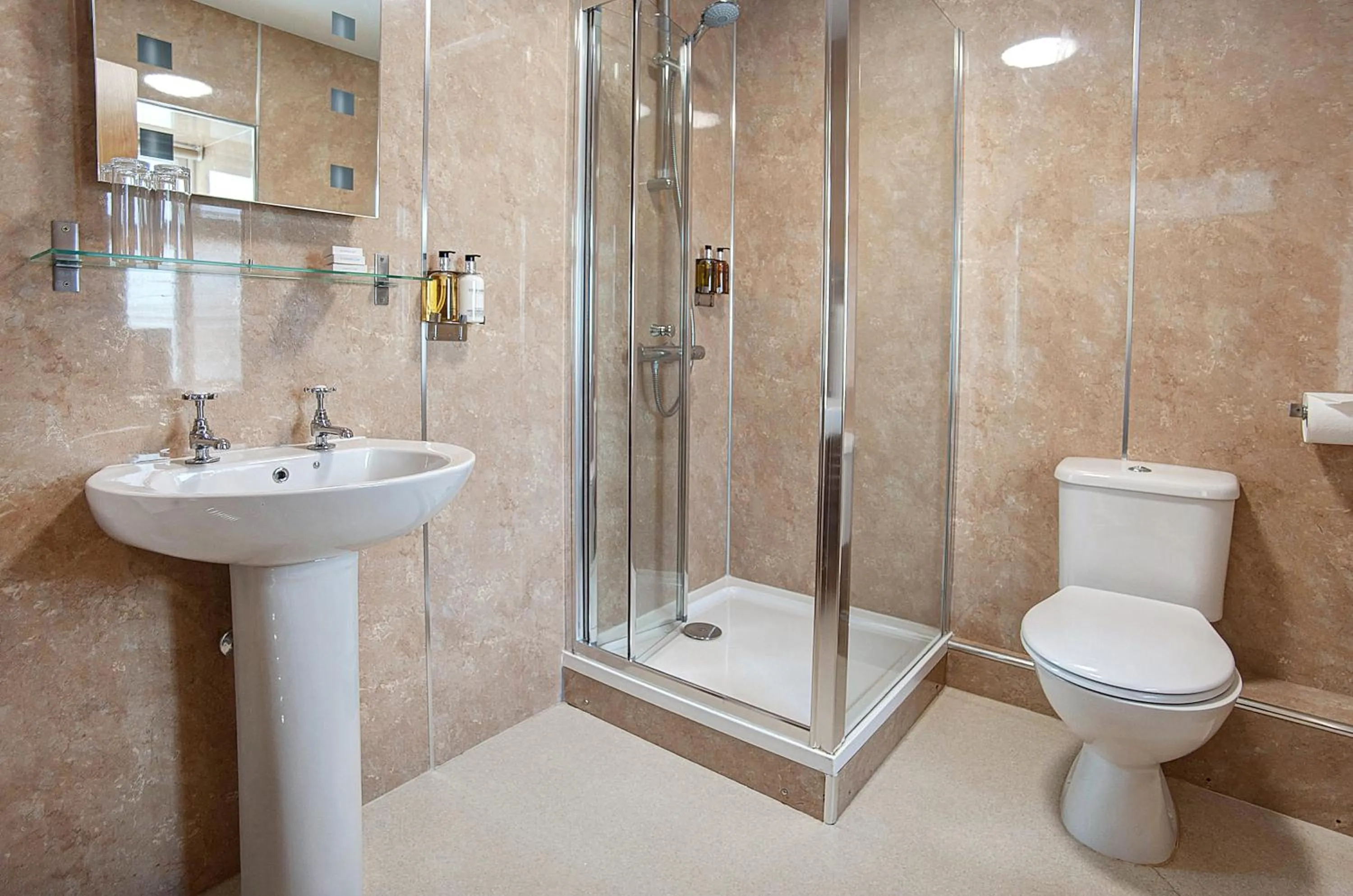 Shower in The Twice Brewed Inn