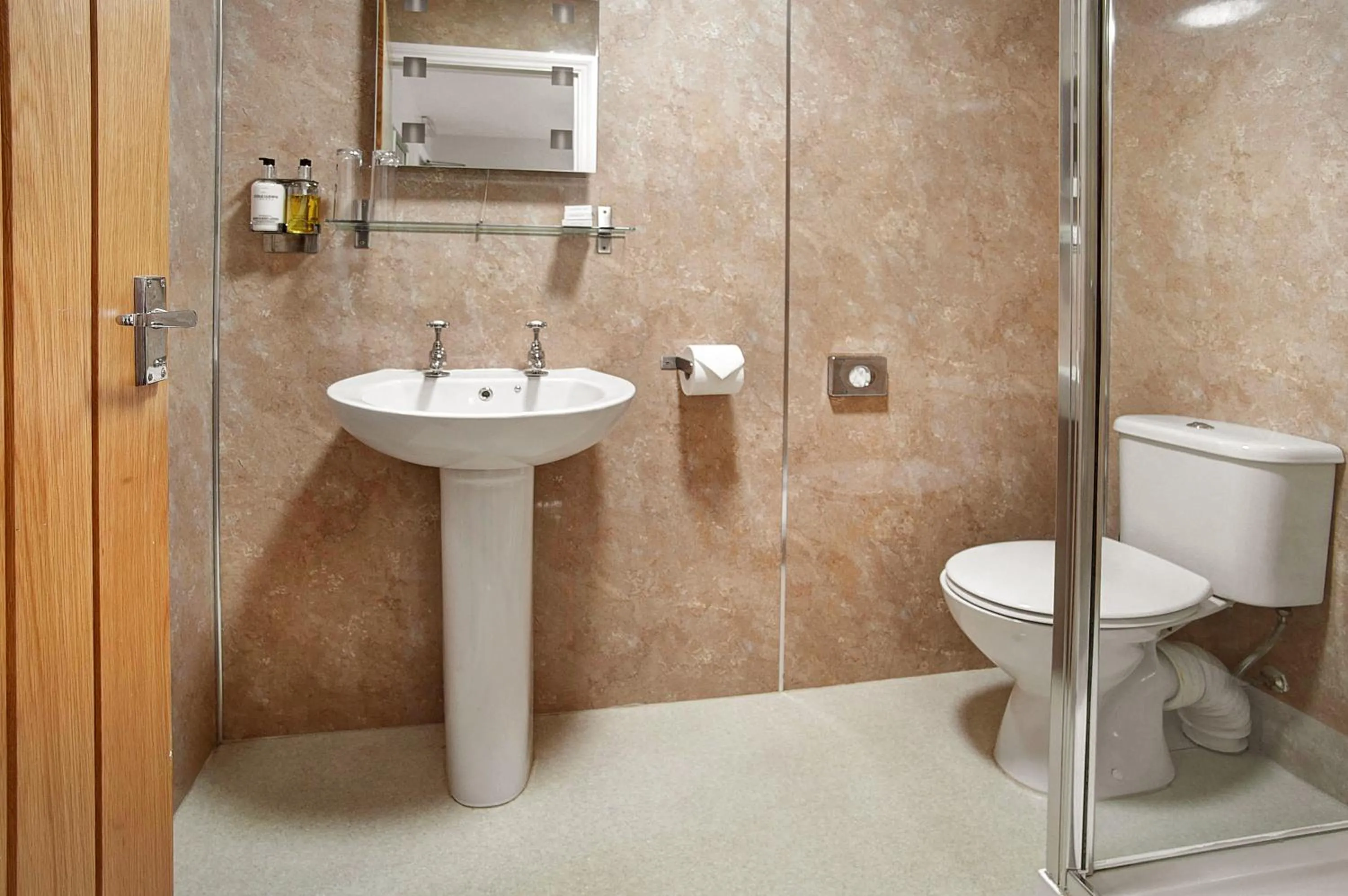 Shower in The Twice Brewed Inn