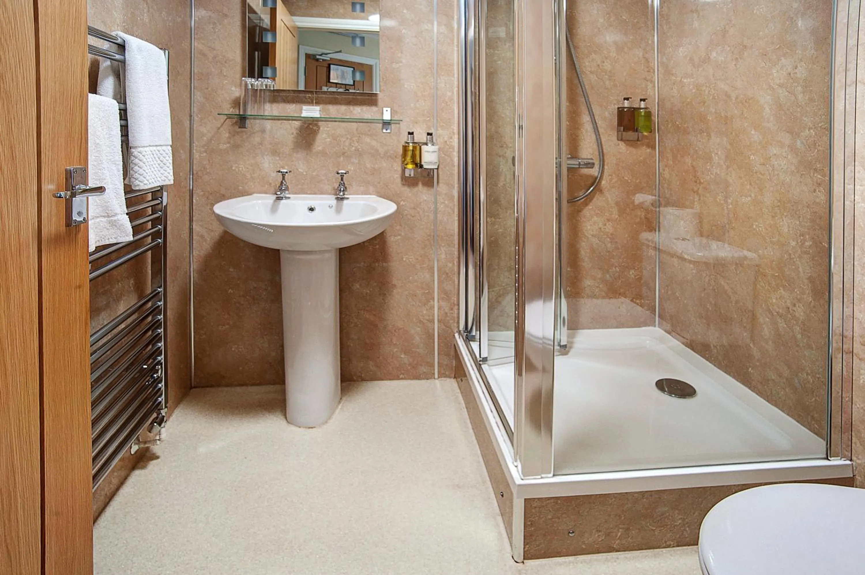 Shower in The Twice Brewed Inn