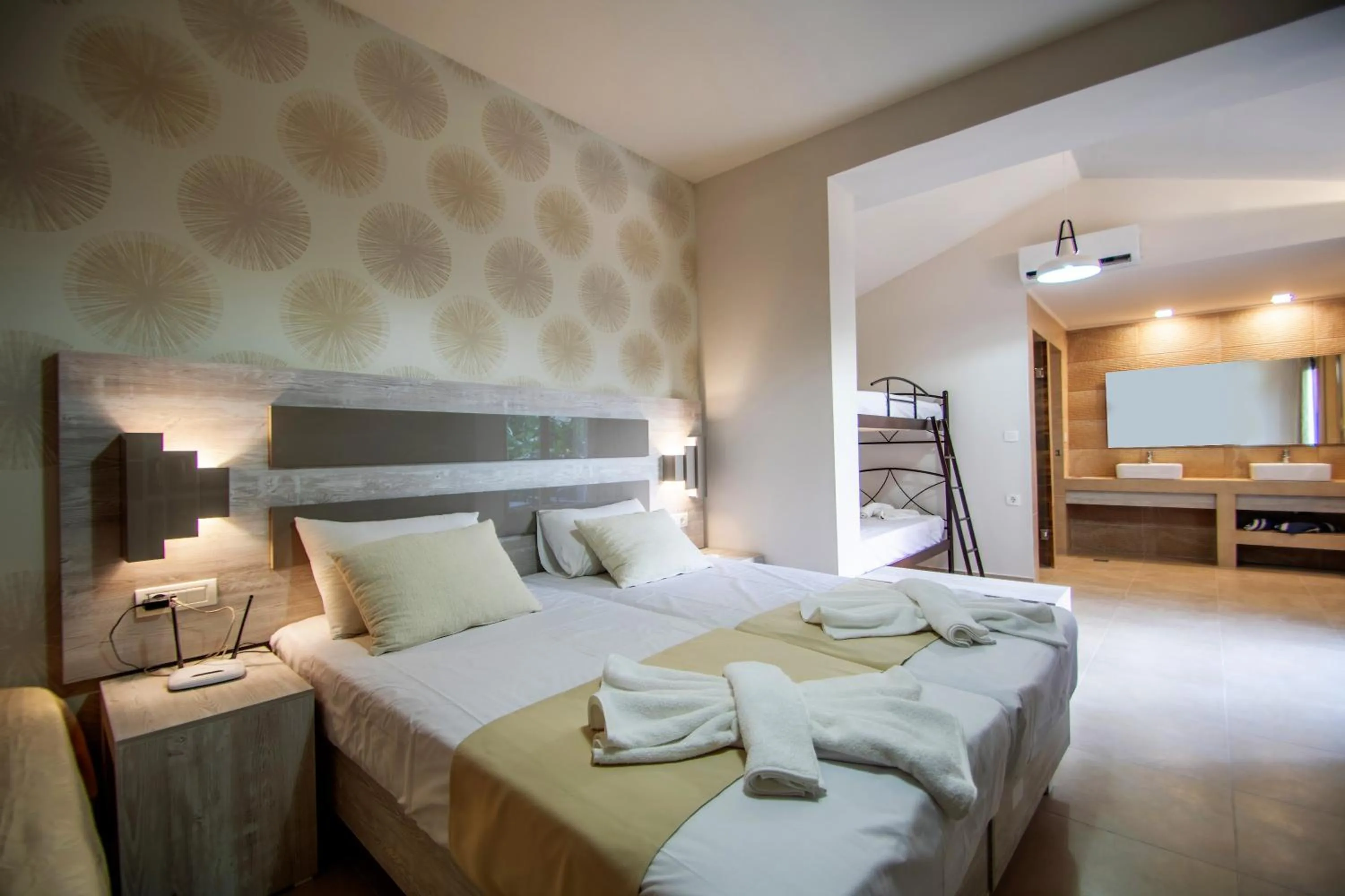 Photo of the whole room, Bed in Paradise Apartments