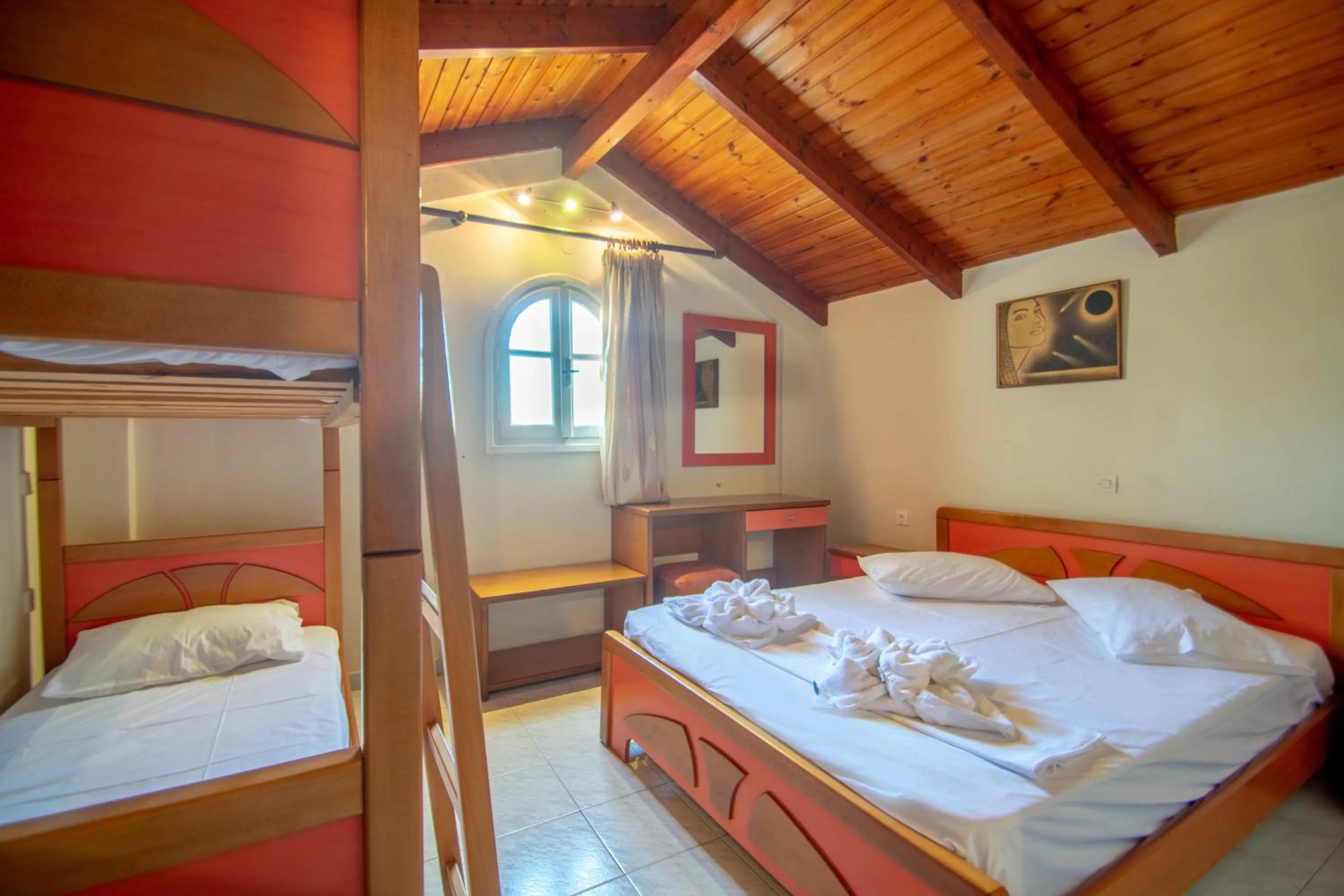 Bedroom, Bed in Paradise Apartments