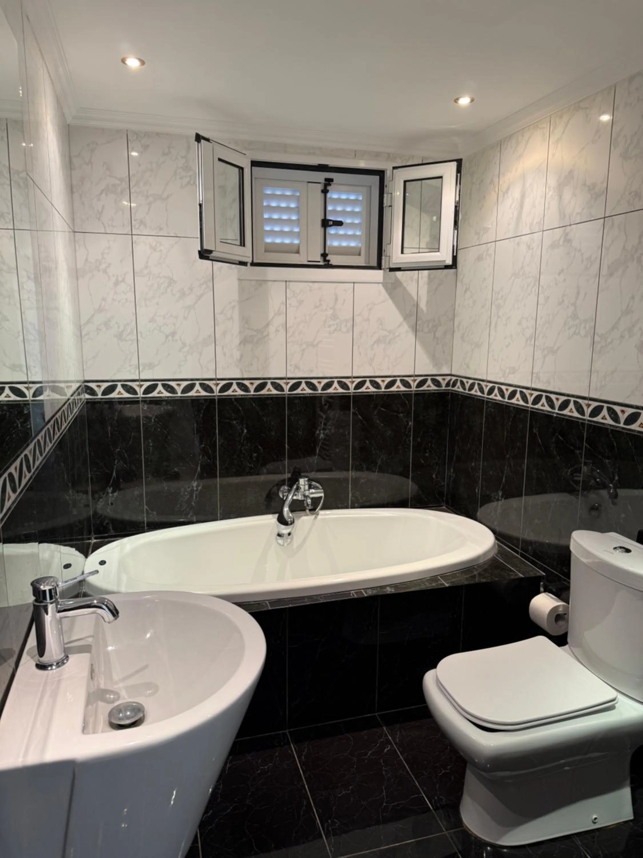 Bathroom in Paradise Apartments