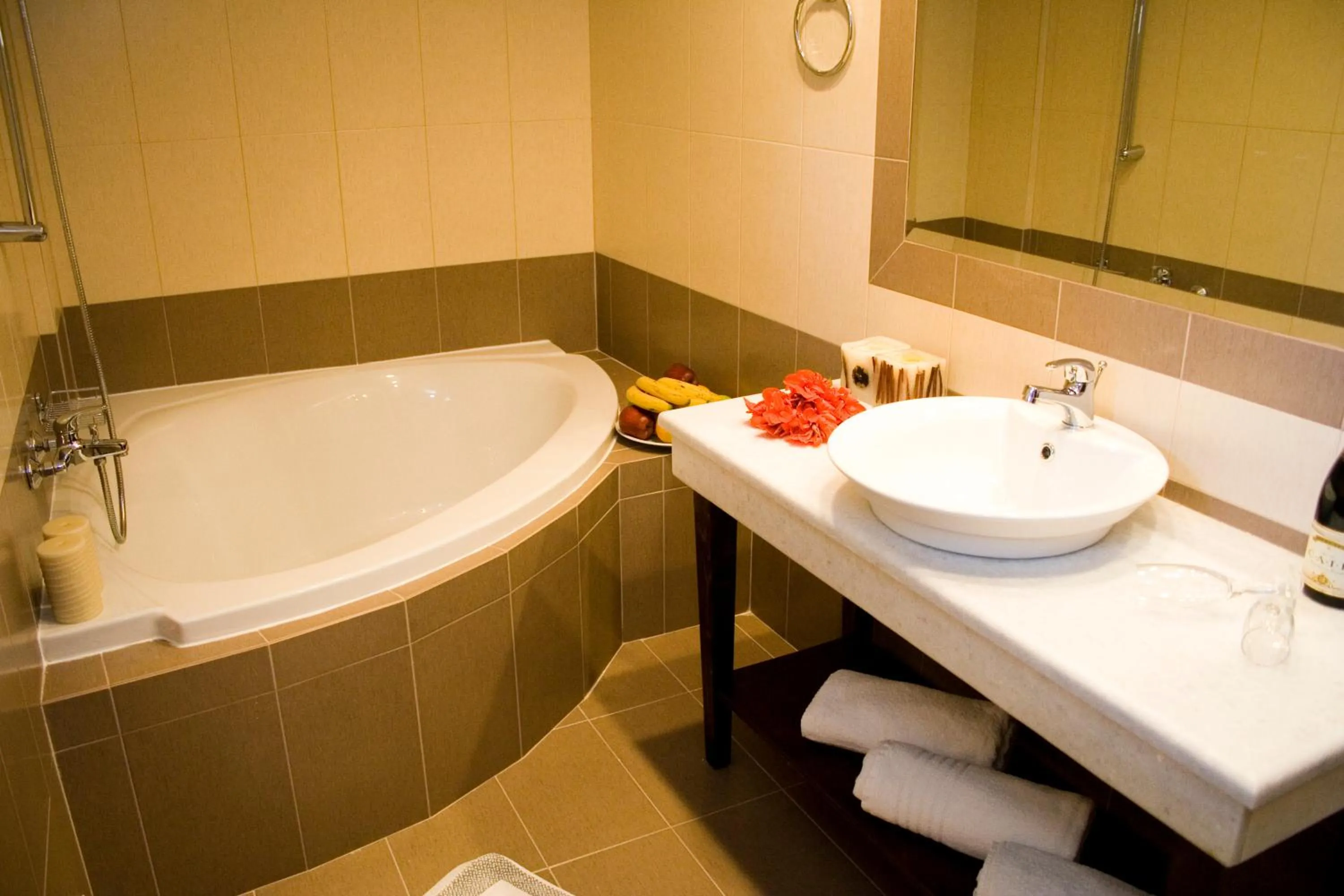 Bathroom in Paradise Apartments