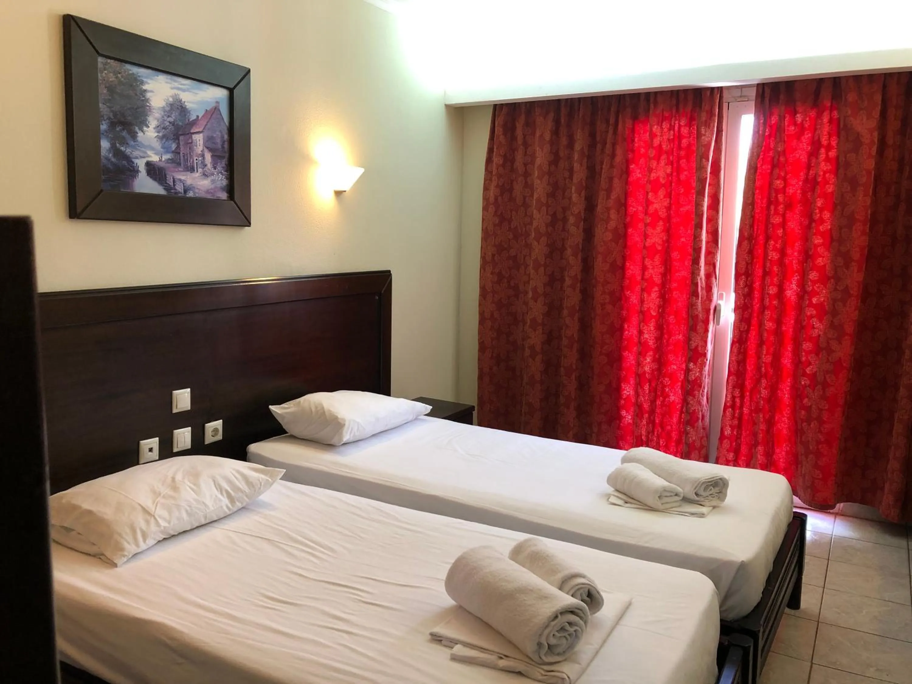 Bed in Paradise Apartments