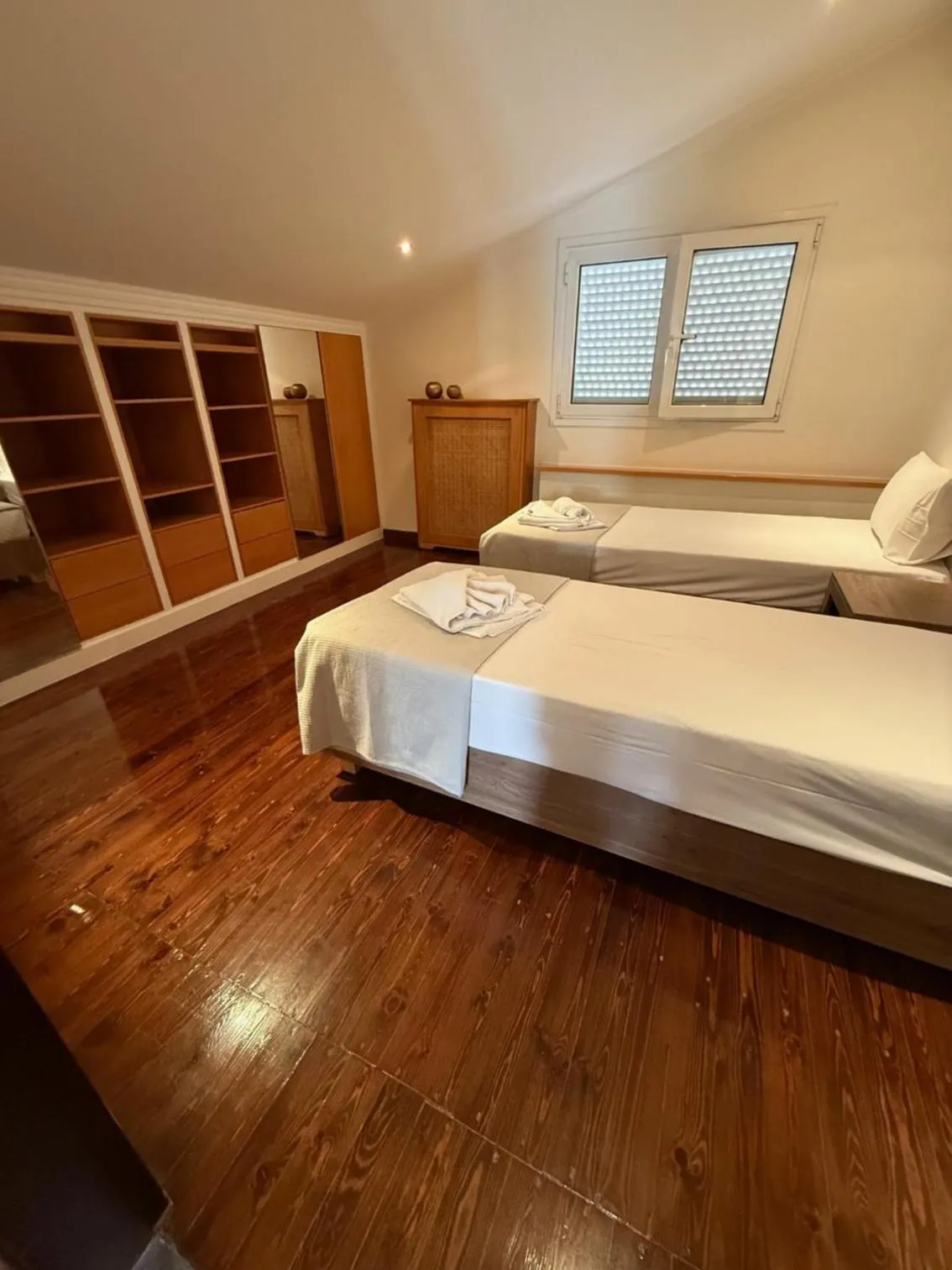 wardrobe, Bed in Paradise Apartments