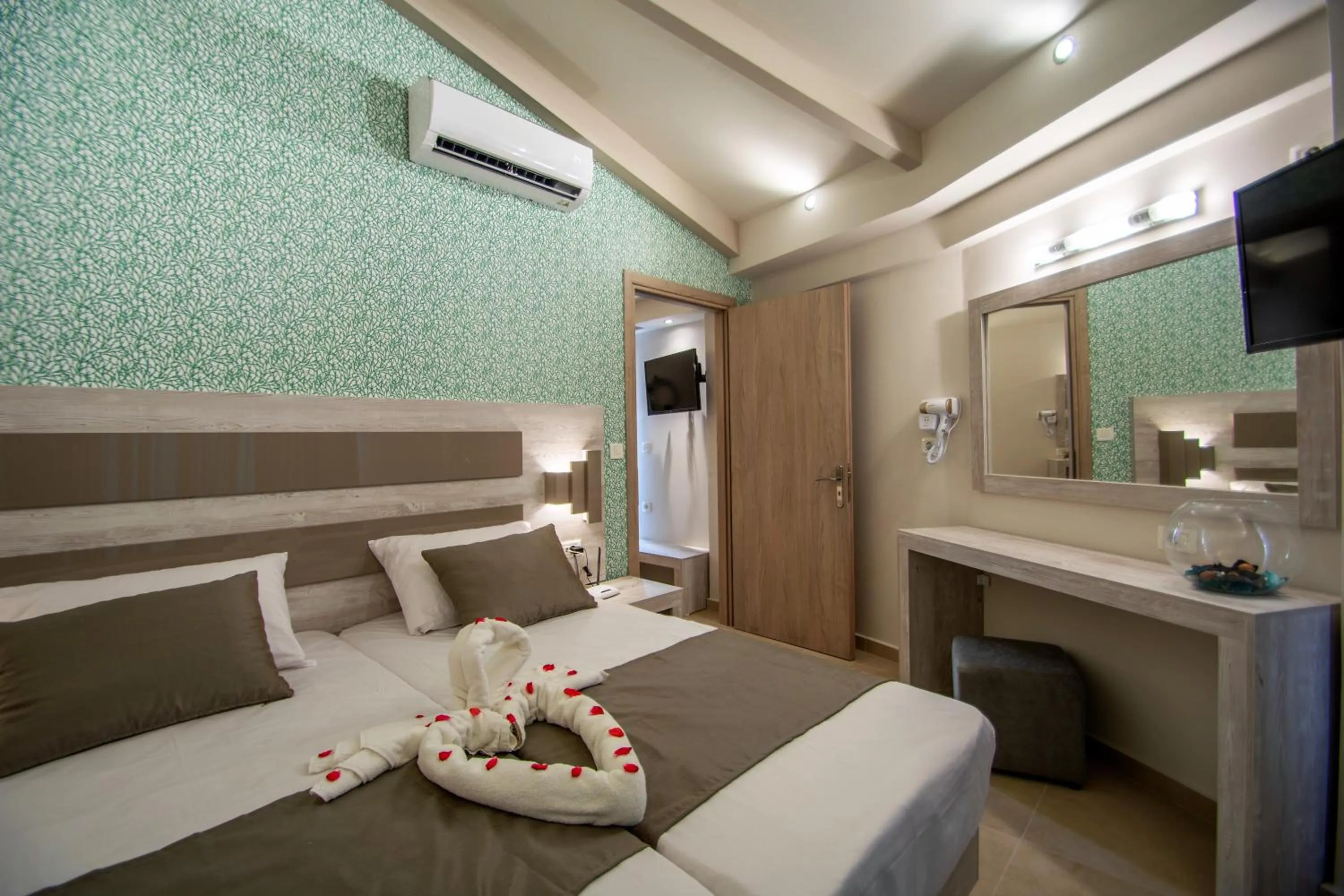 Photo of the whole room, Bed in Paradise Apartments