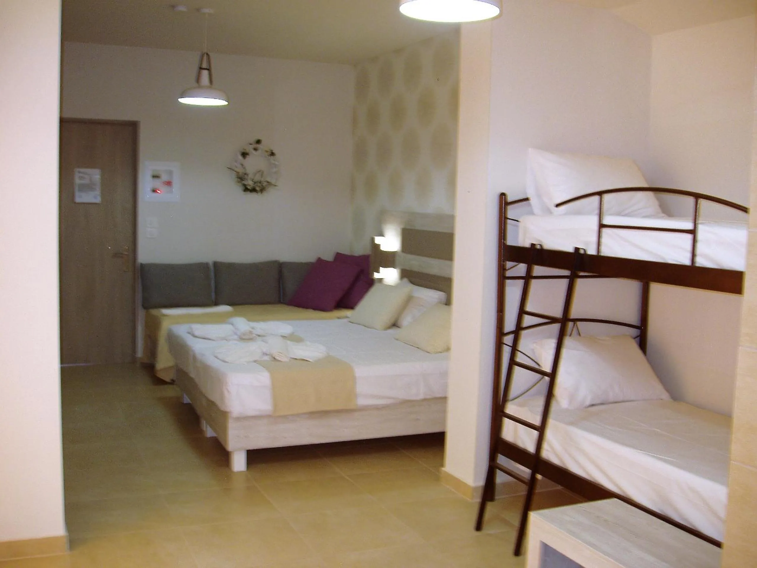 Photo of the whole room, Bed in Paradise Apartments