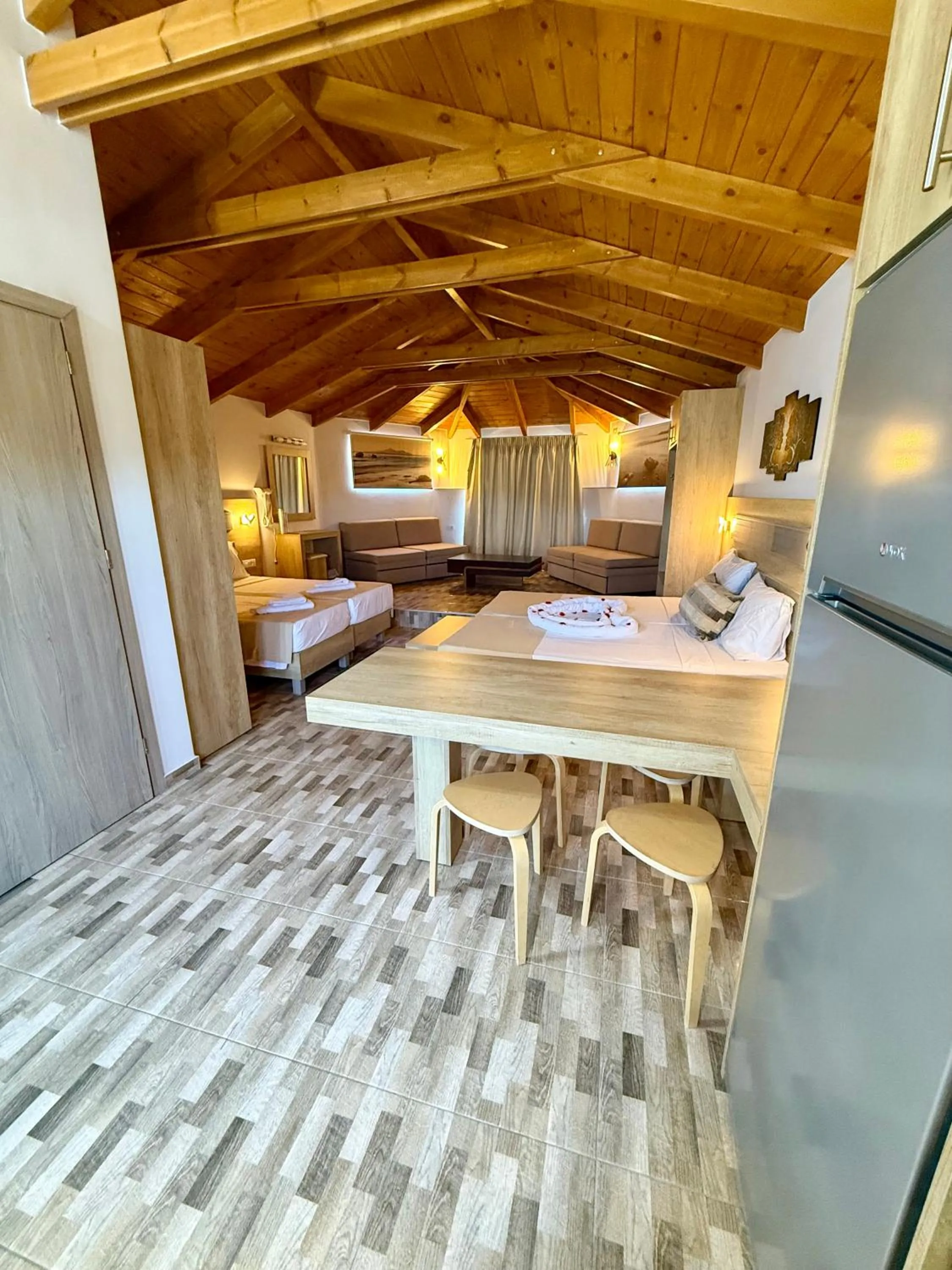 Dining area, Bed in Paradise Apartments