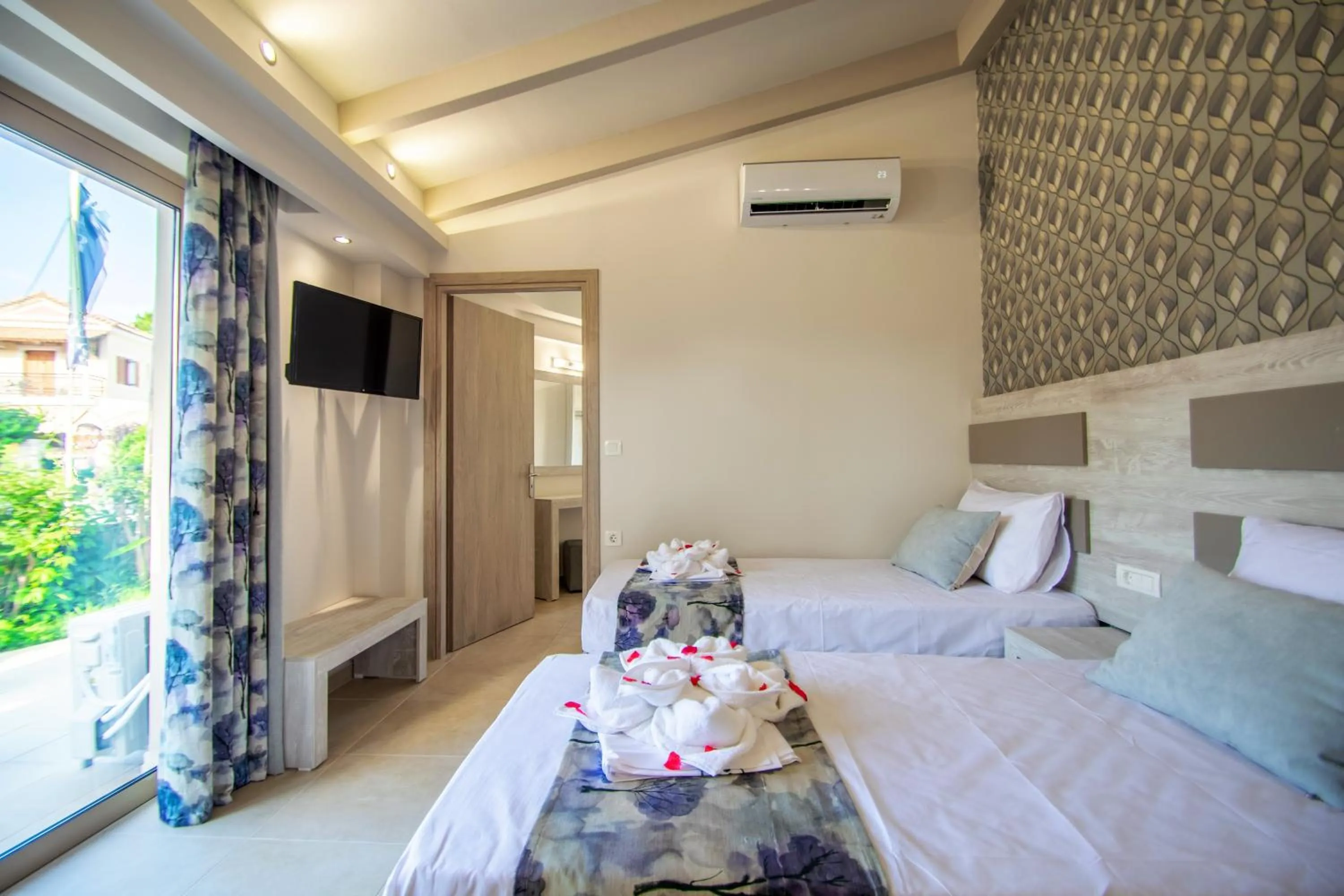 Decorative detail, Bed in Paradise Apartments