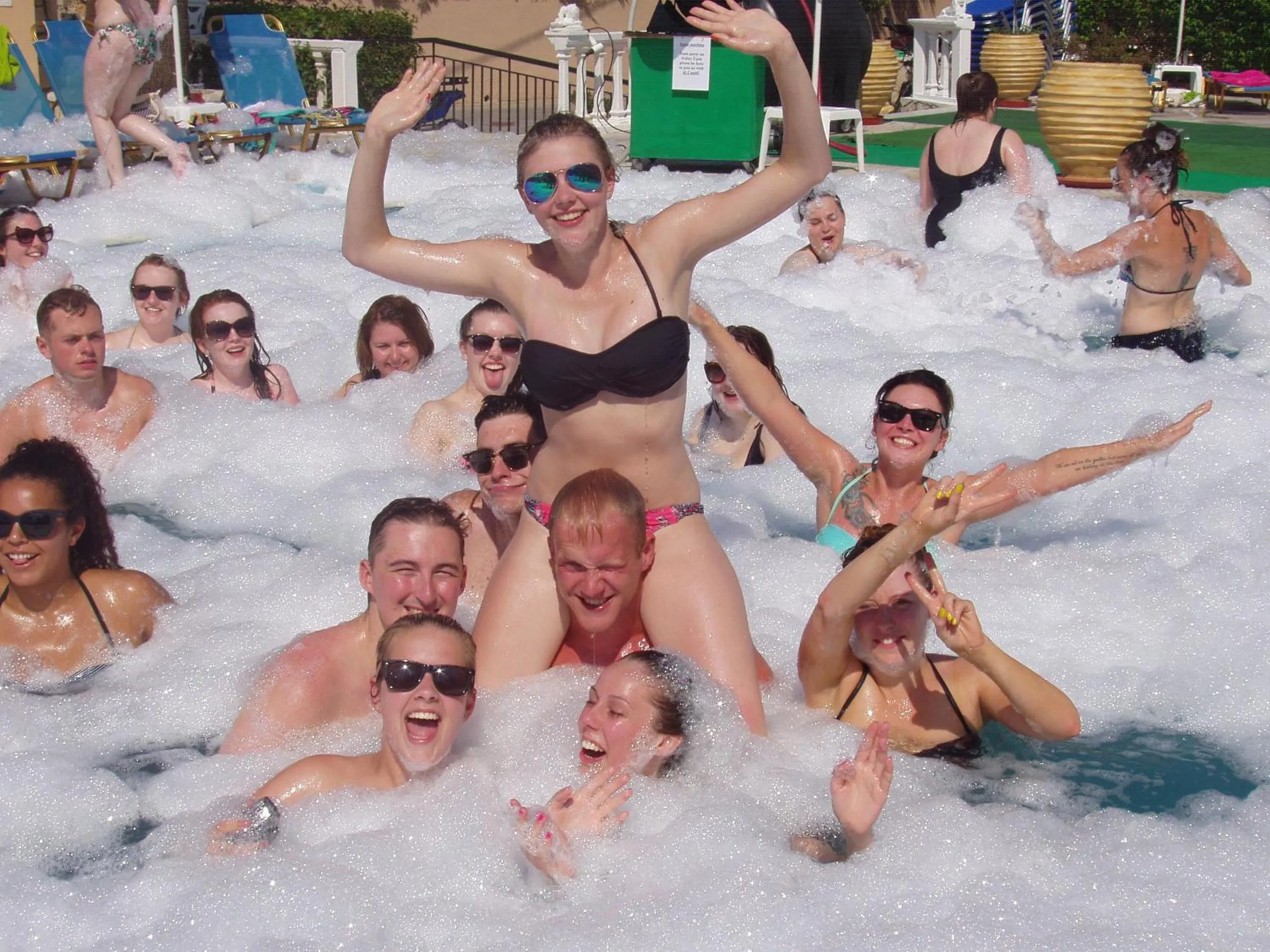 Entertainment in Paradise Apartments