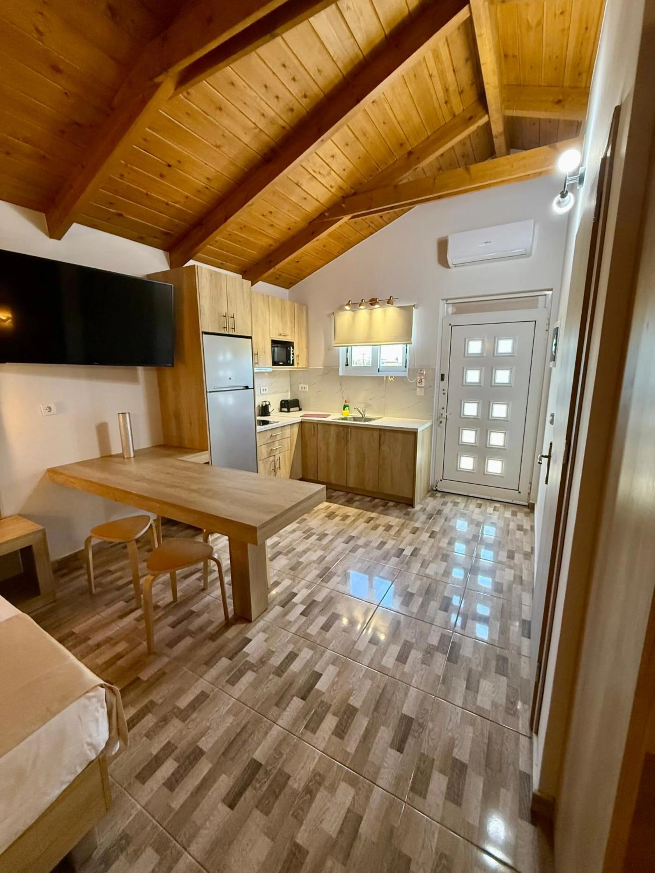 Dining area in Paradise Apartments