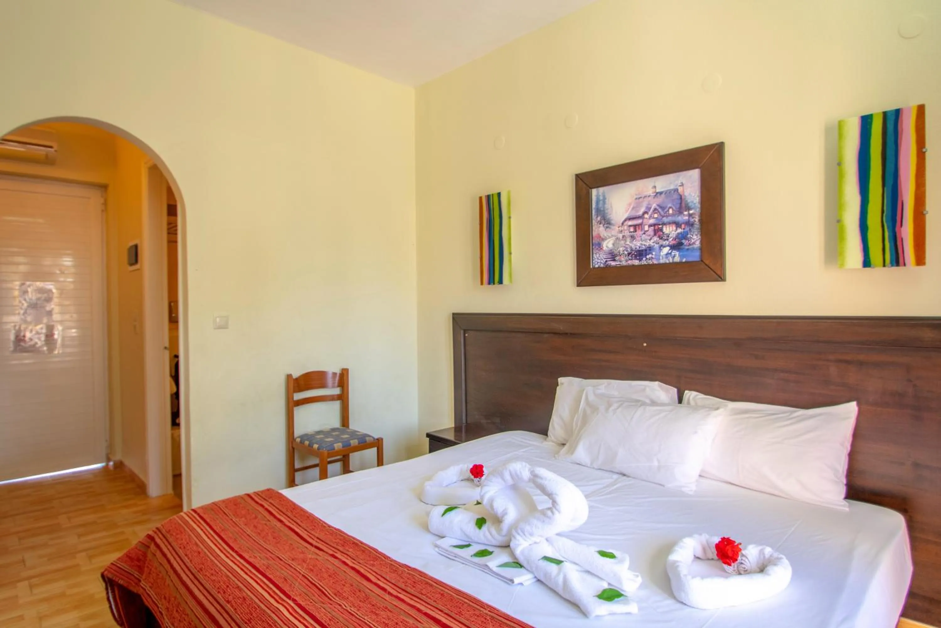 Photo of the whole room, Bed in Paradise Apartments