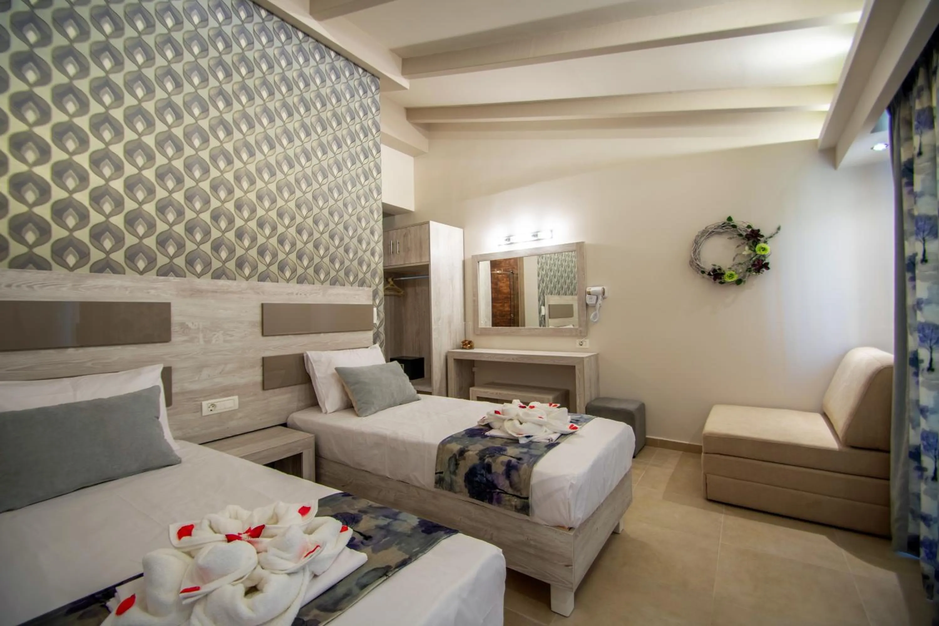 Photo of the whole room, Bed in Paradise Apartments