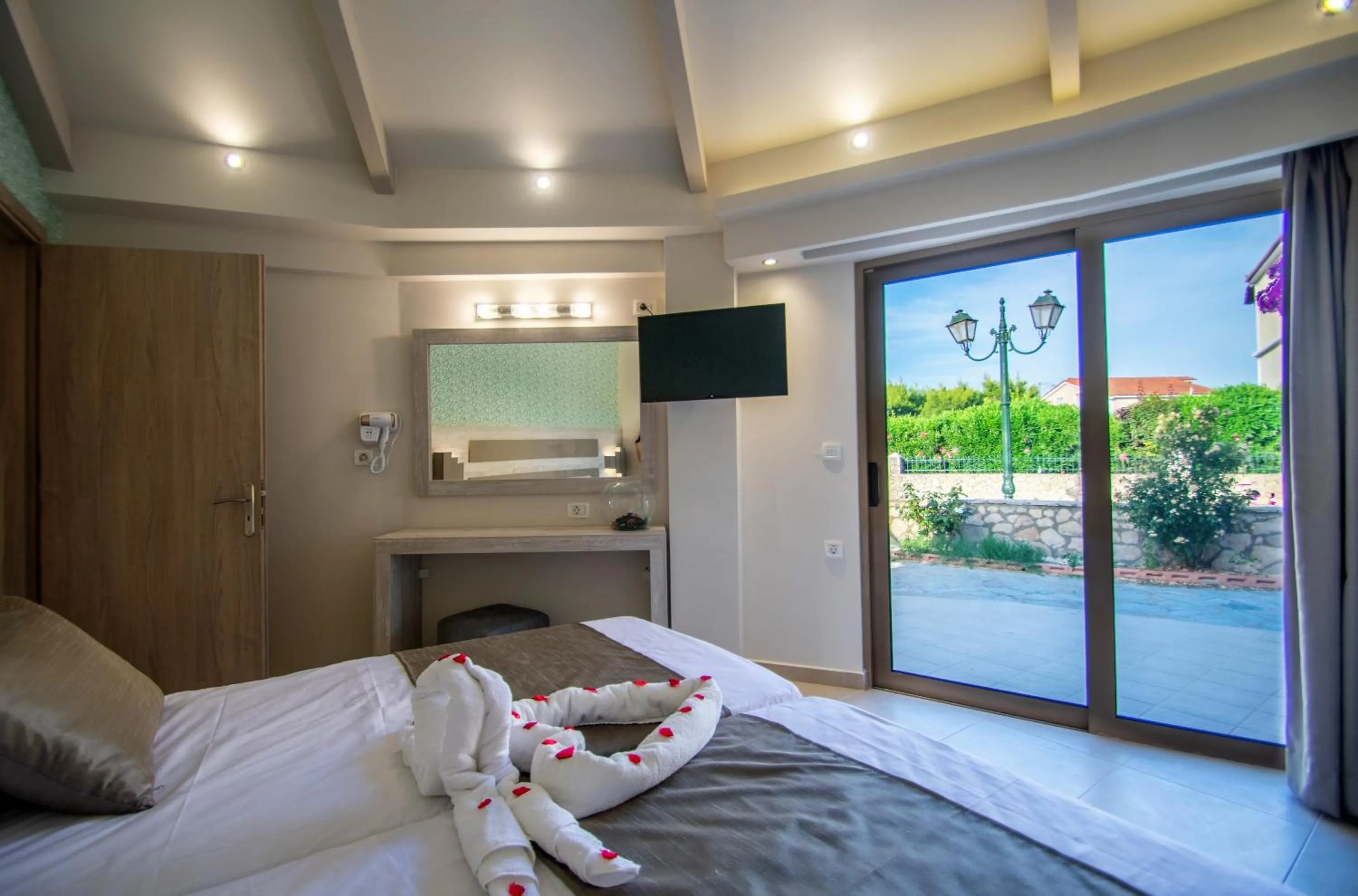 Photo of the whole room, Bed in Paradise Apartments