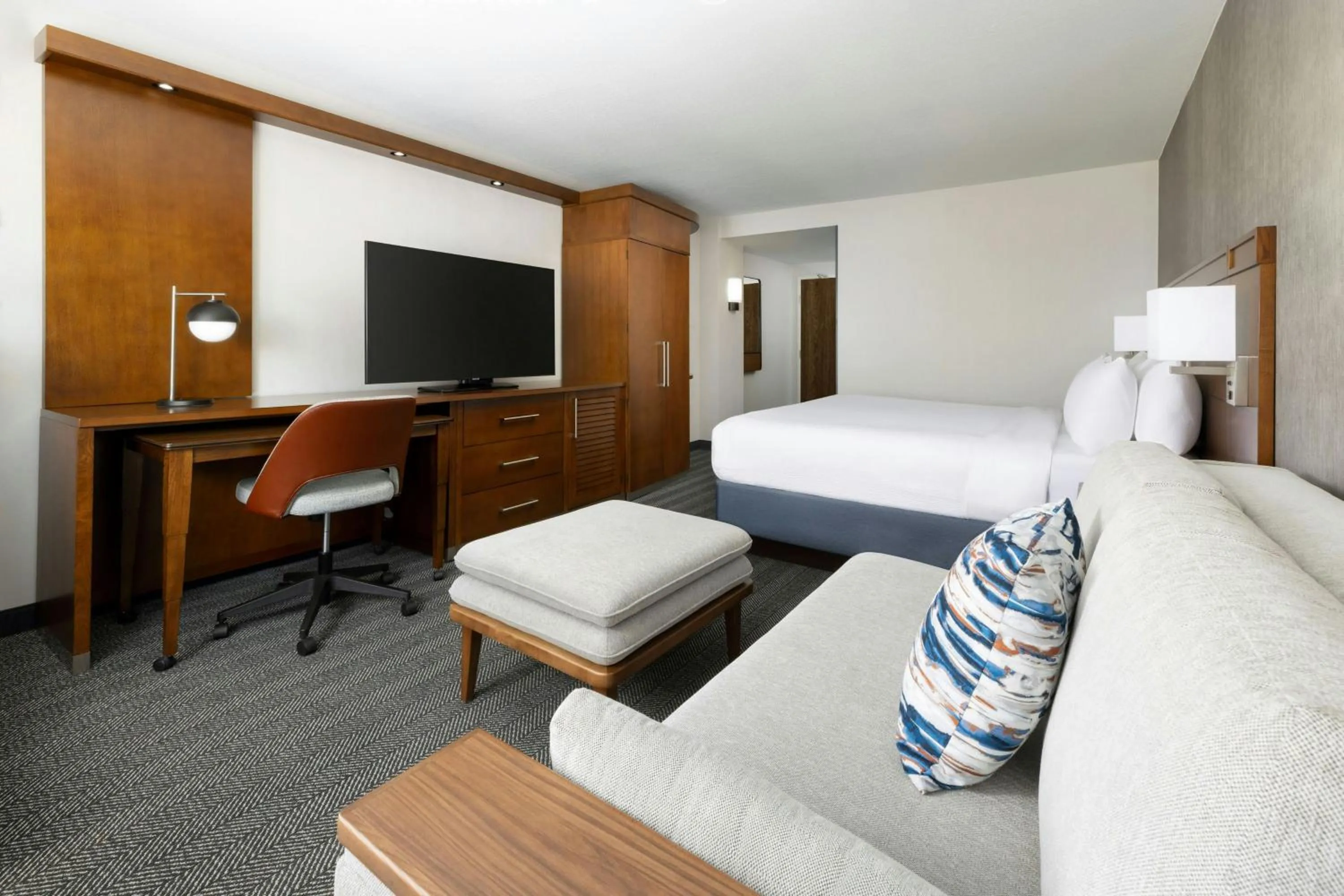 Photo of the whole room, Bed in Courtyard by Marriott Los Angeles Woodland Hills