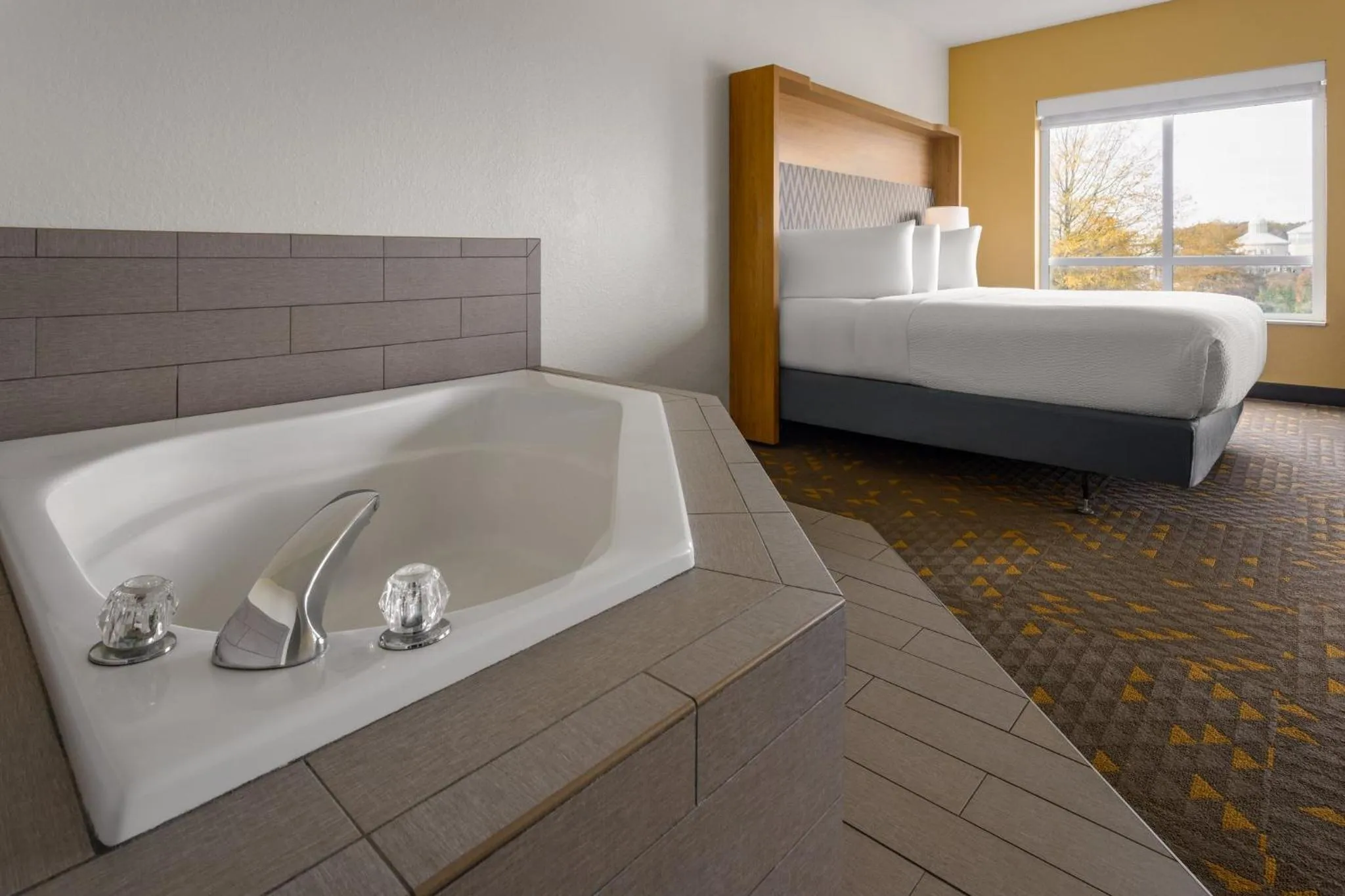 Photo of the whole room, Bed in Holiday Inn Pearl - Jackson Area by IHG